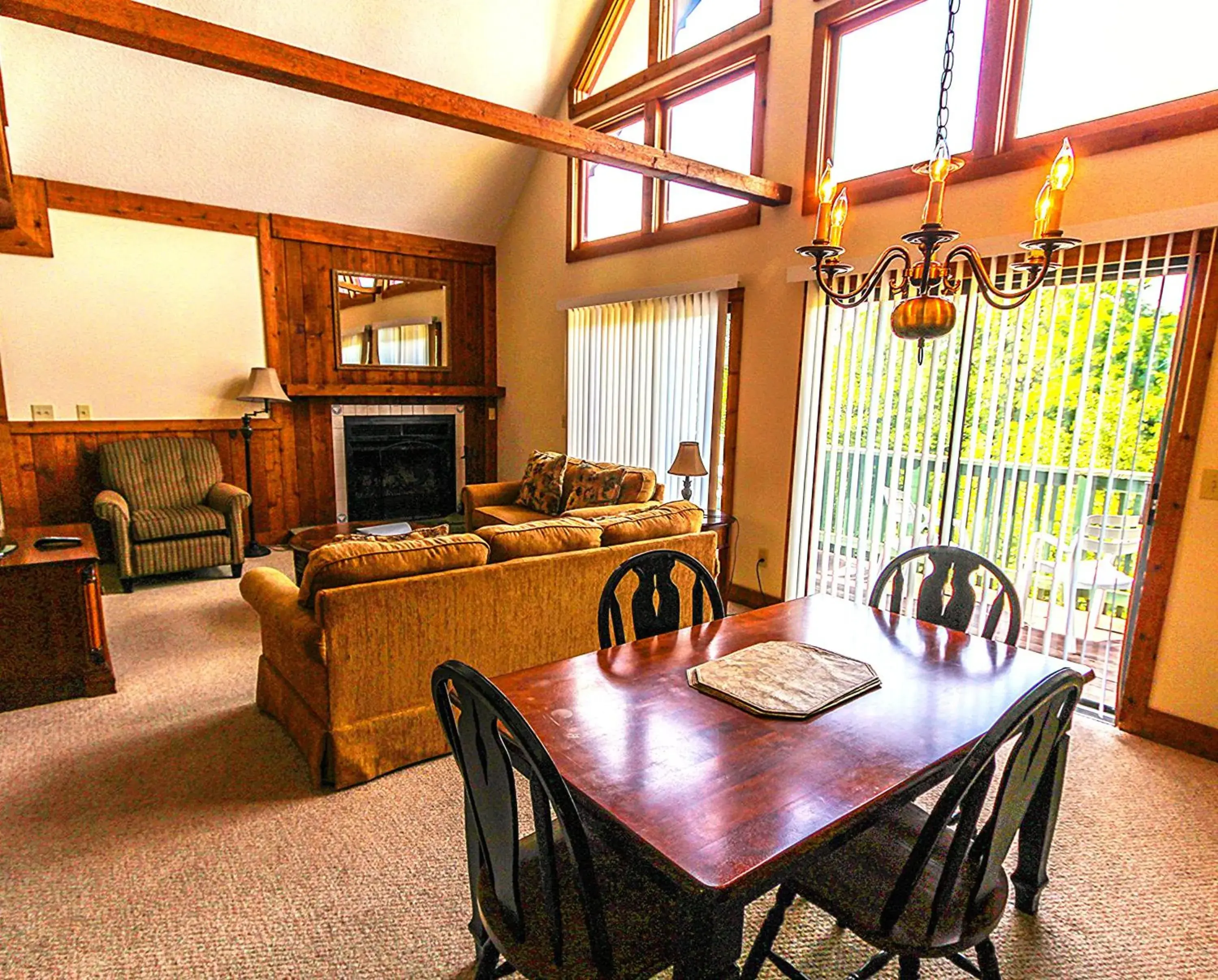 Living room in Alpine Crest Resort Living room in Alpine Crest Resort