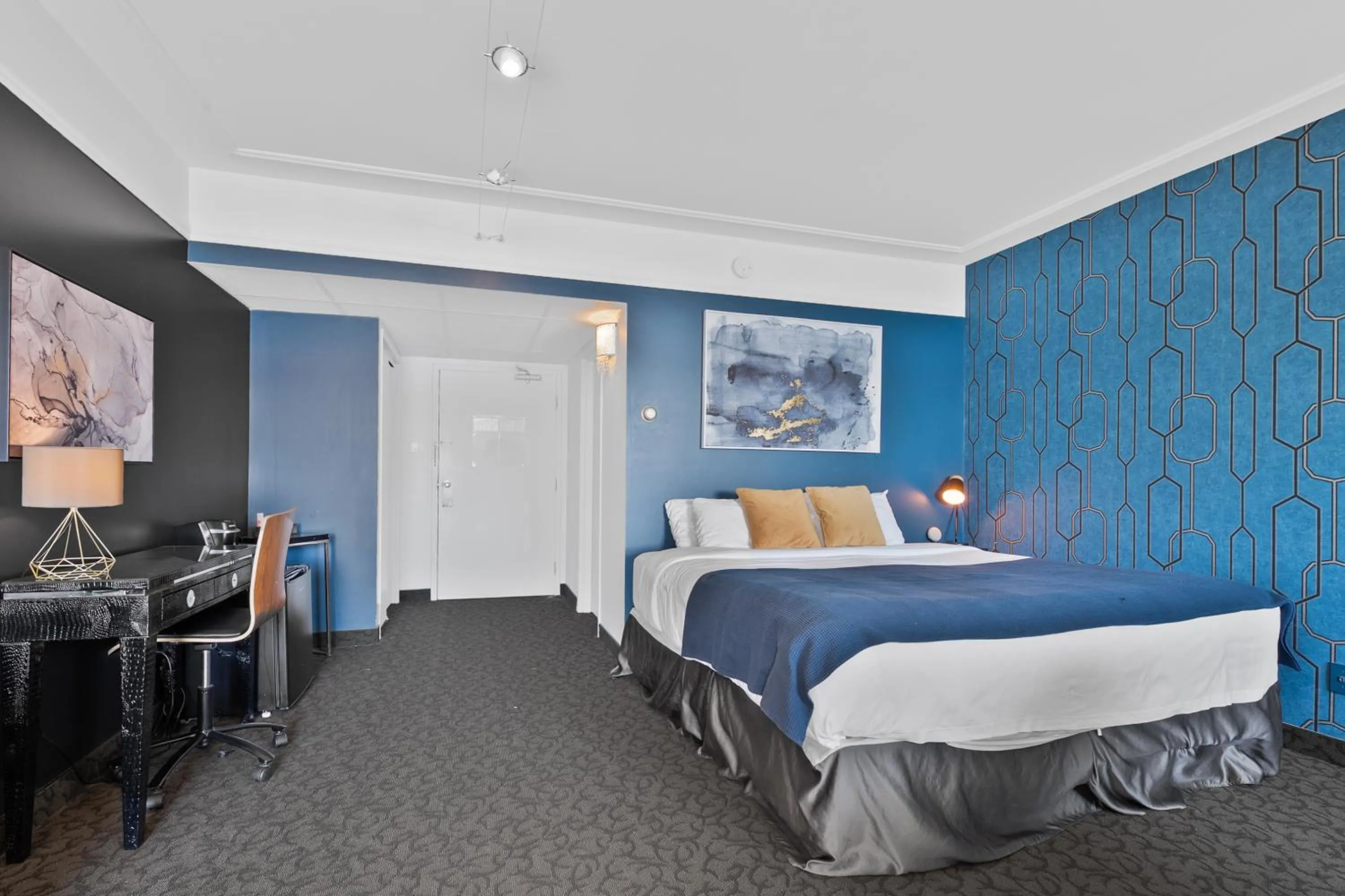 Photo of the whole room, Bed in Manoir Lac-Etchemin