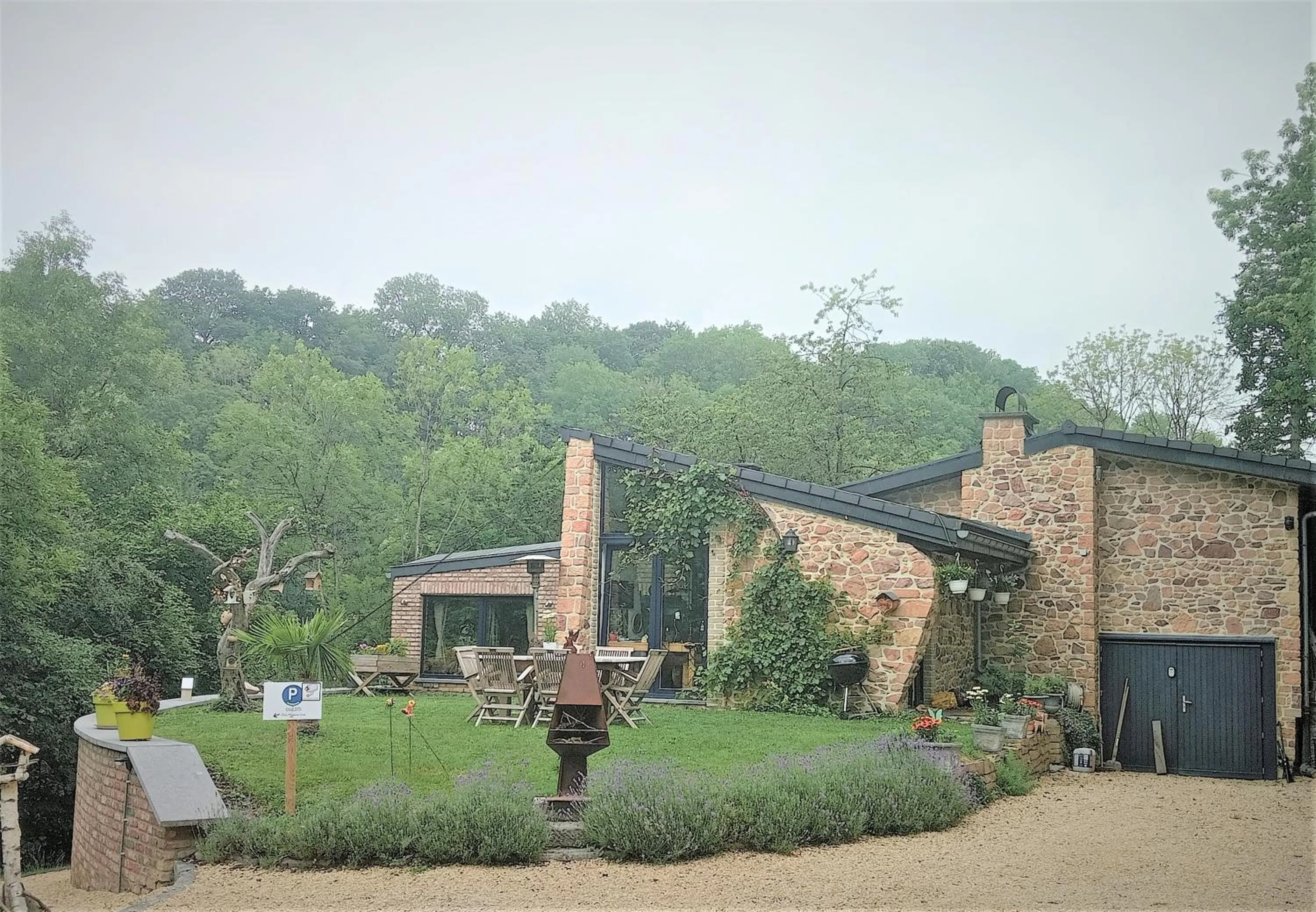 Property building in Chez Madame Irma