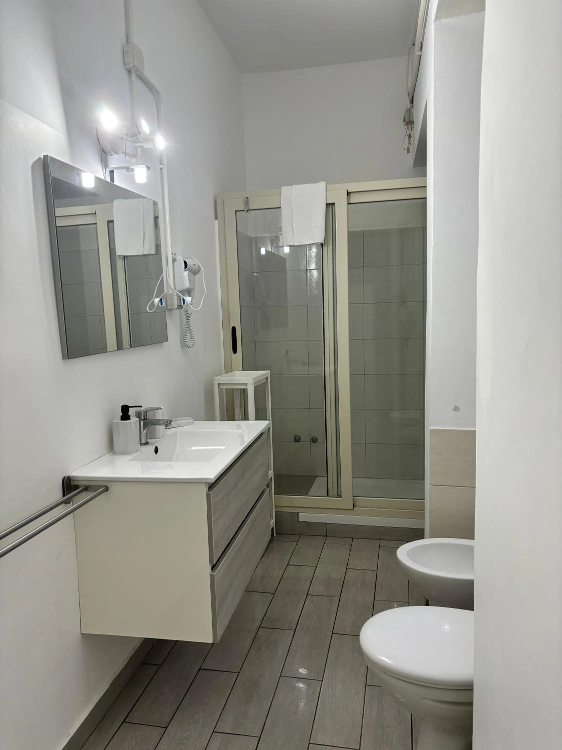 Shower in Il Teatro Rooms