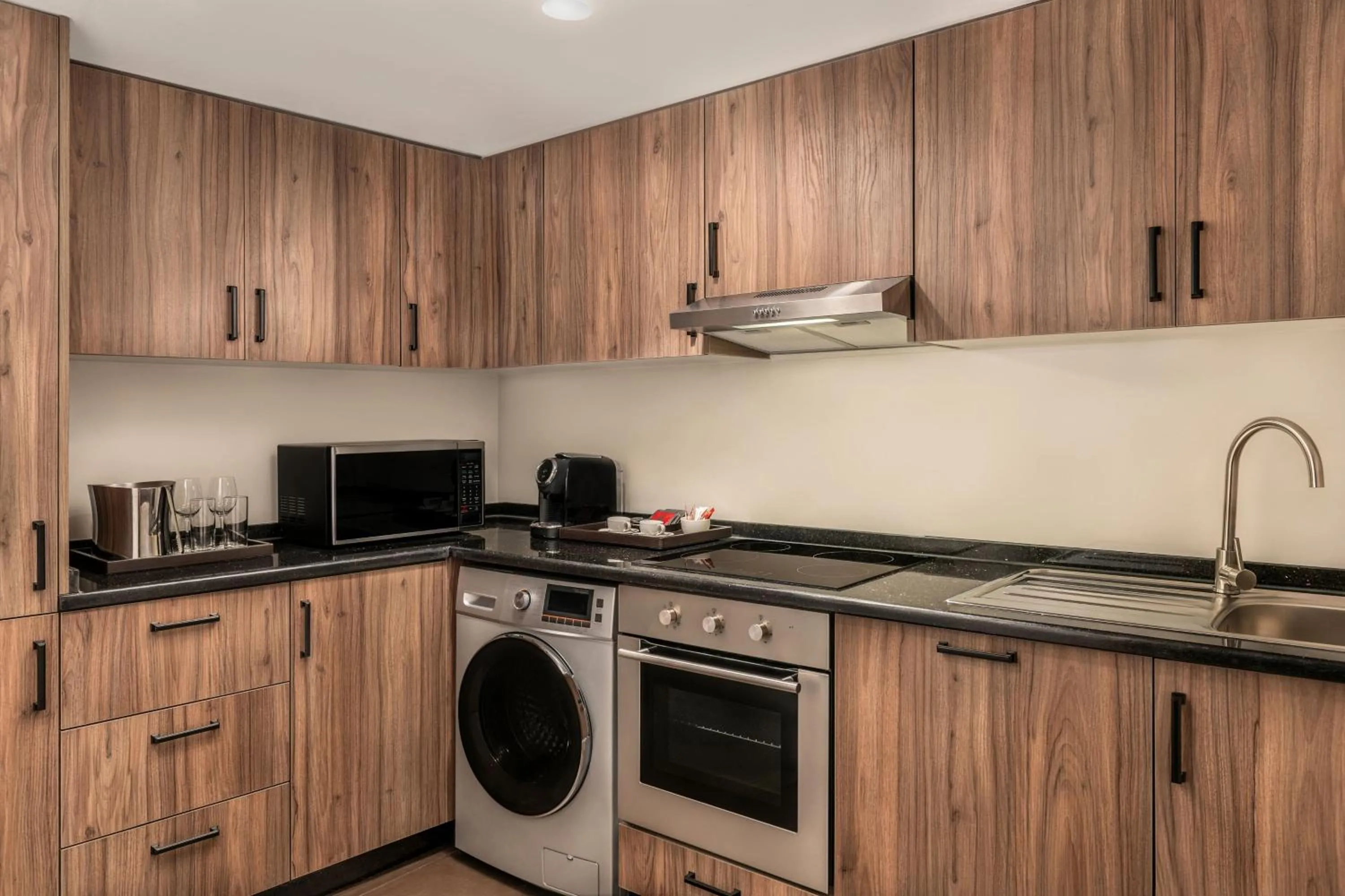 Kitchen or kitchenette in Le Royal Meridien Abu Dhabi