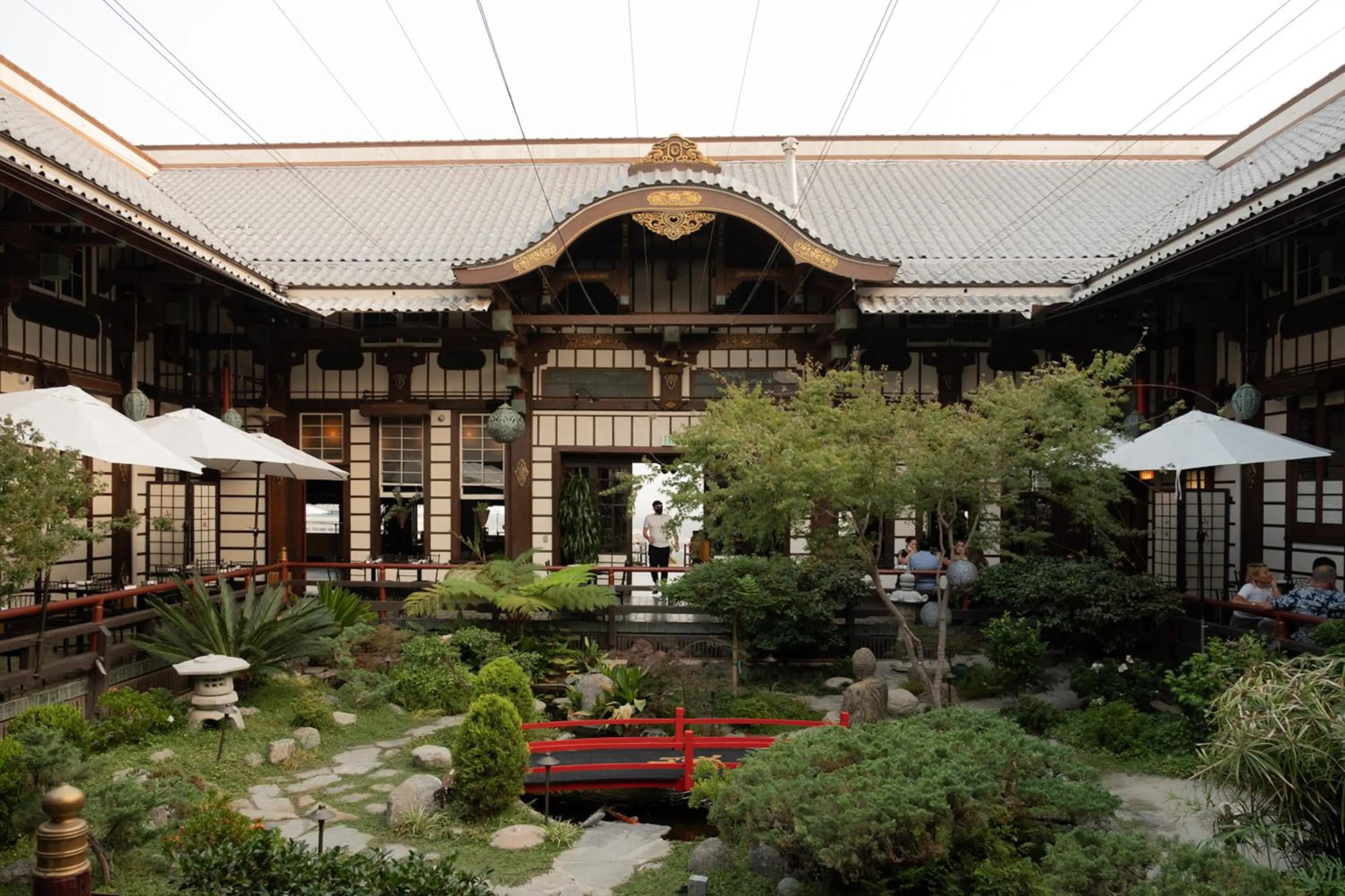 Restaurant/places to eat in Hollywood Hills Hotel