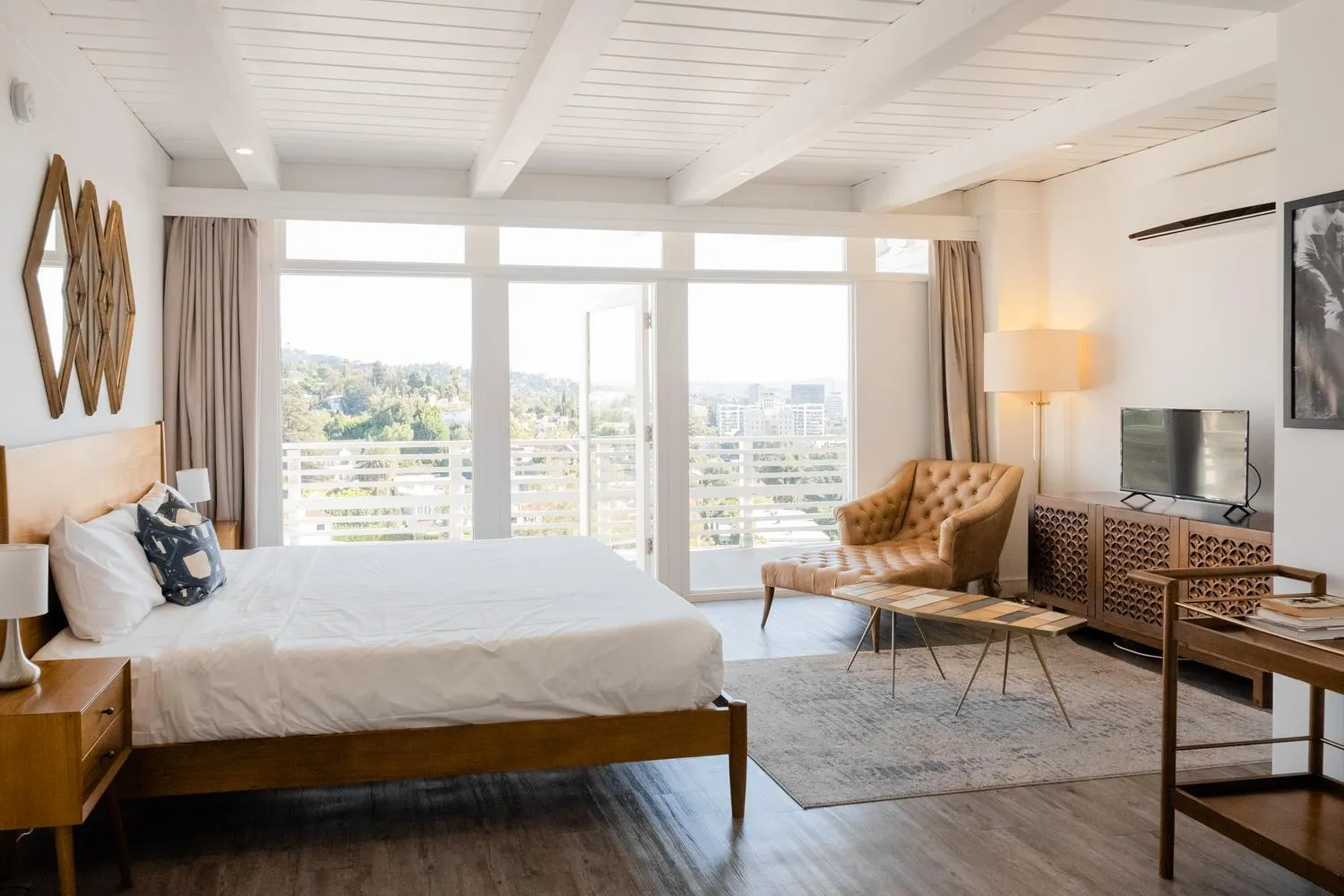 Bedroom, Bed in Hollywood Hills Hotel