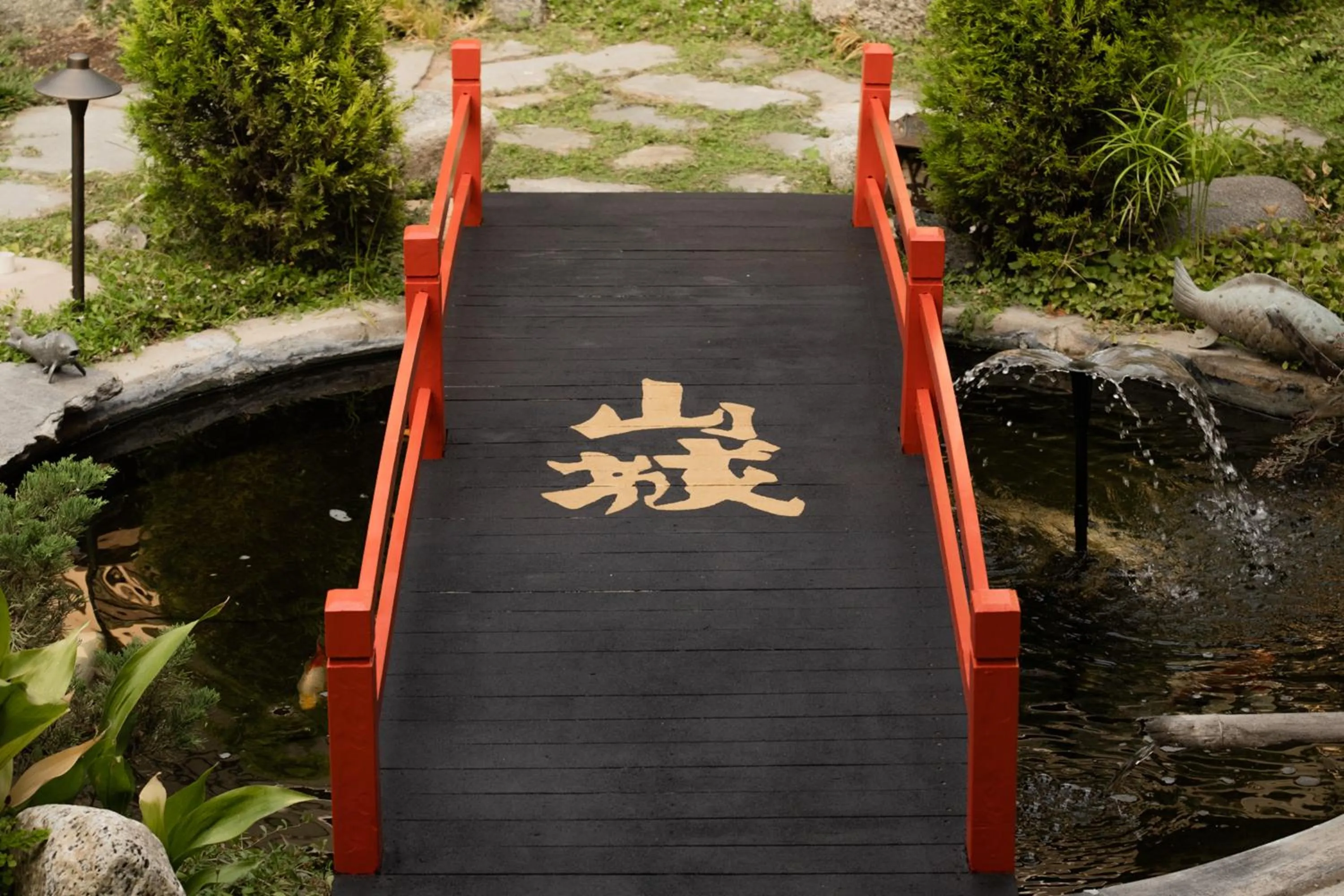 Restaurant/places to eat in Hollywood Hills Hotel