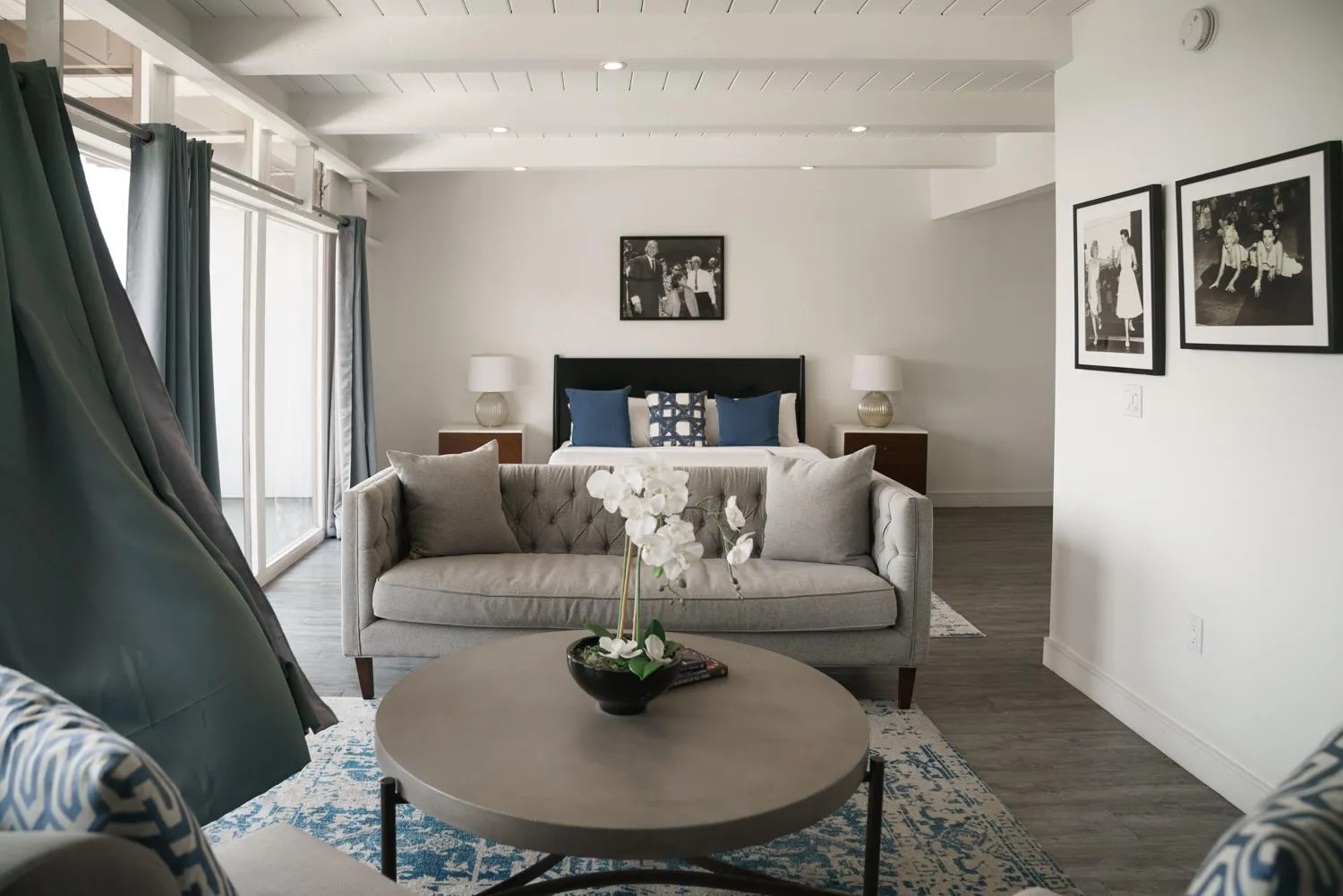 Seating area in Hollywood Hills Hotel