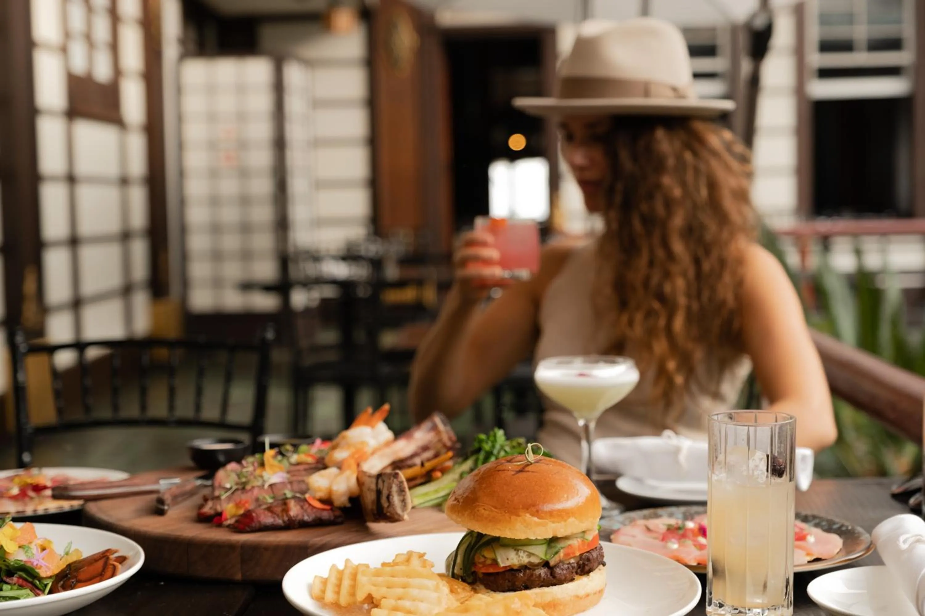 Restaurant/places to eat in Hollywood Hills Hotel