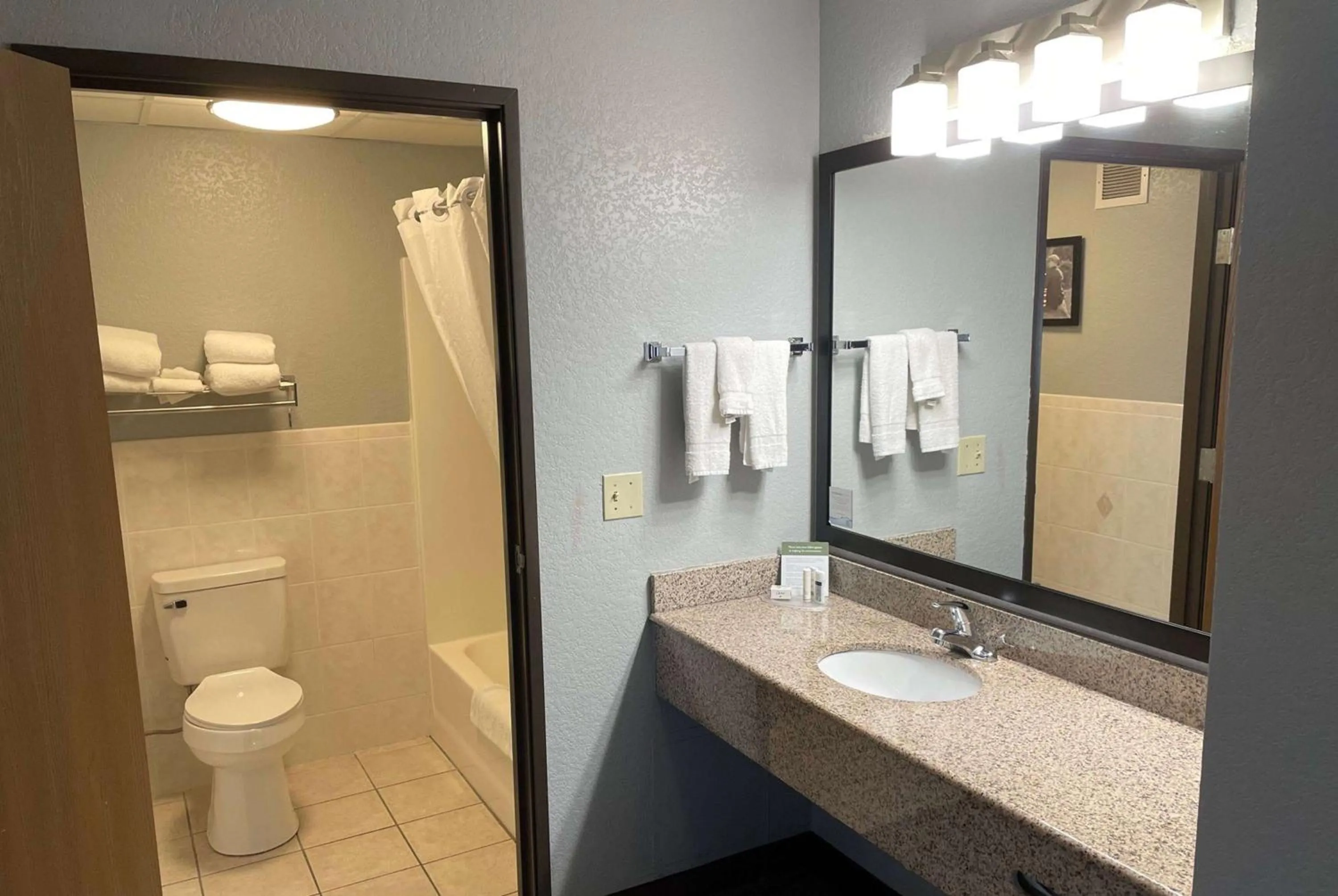 TV and multimedia in AmericInn by Wyndham Ankeny/Des Moines