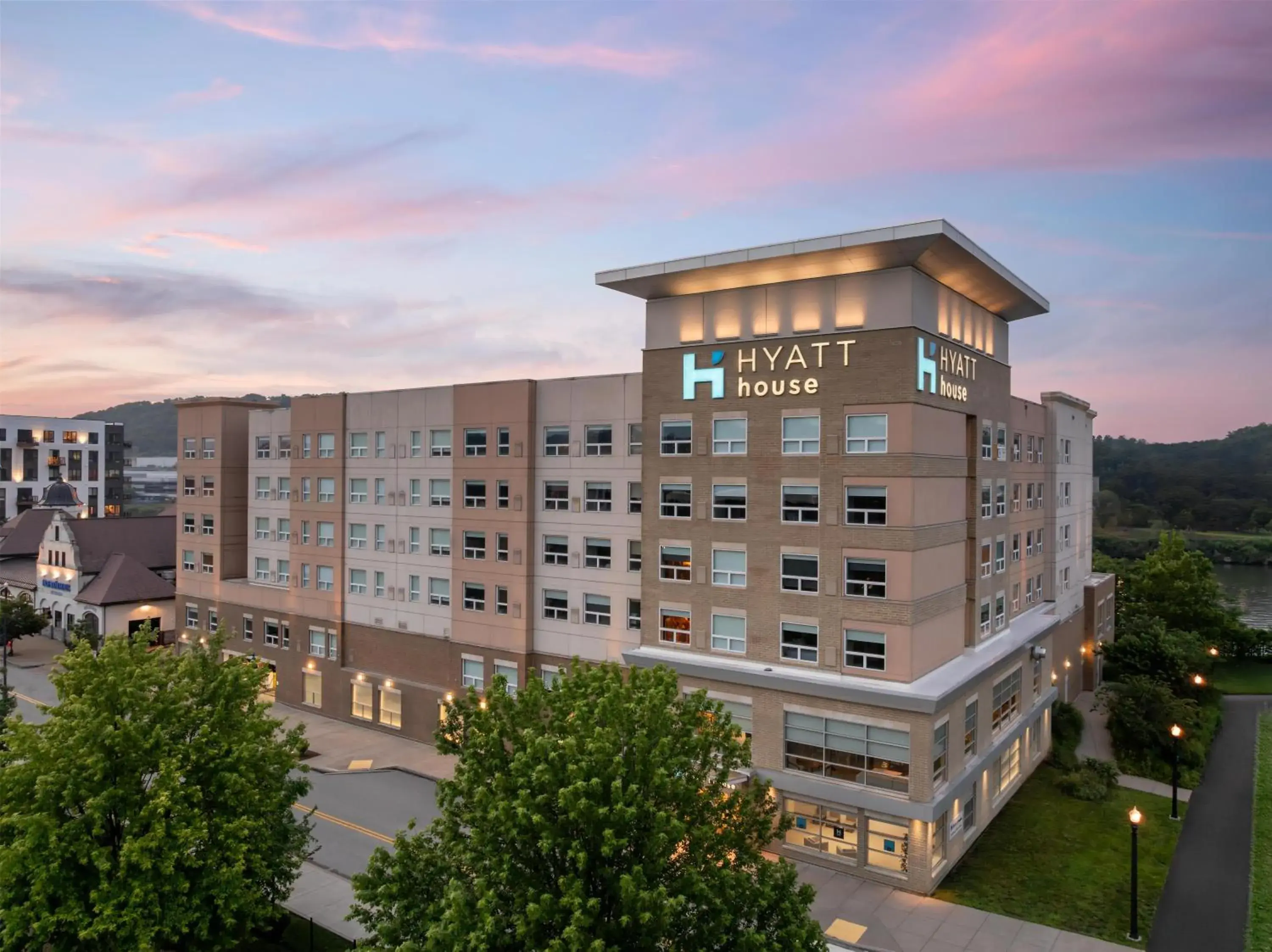 Property building in Hyatt House Pittsburgh-South Side Property building in Hyatt House Pittsburgh-South Side