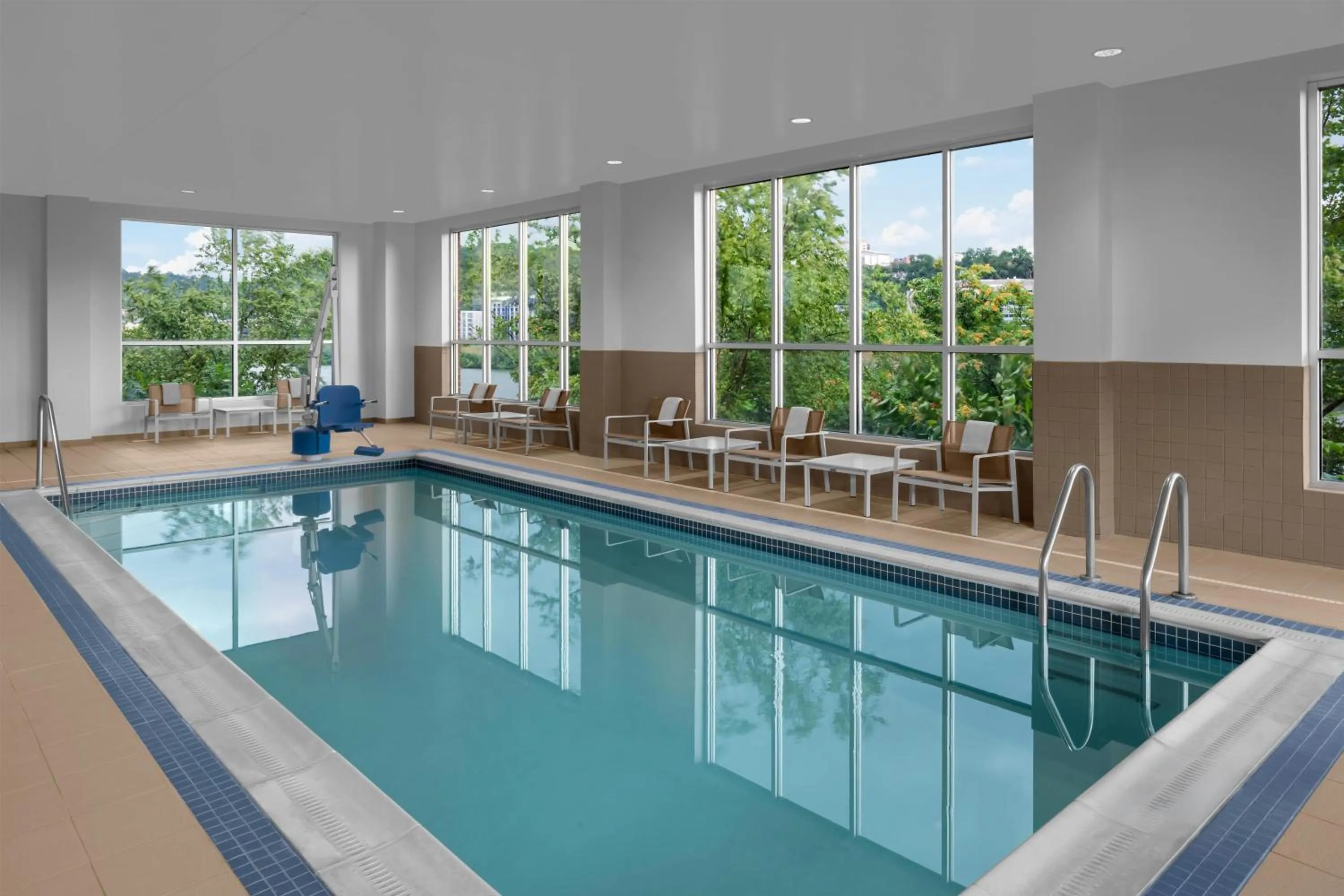 Swimming pool in Hyatt House Pittsburgh-South Side