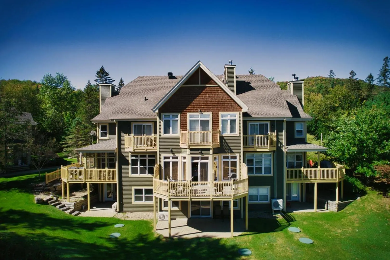 Property building in Aiglon by Rendez-Vous Mont-Tremblant