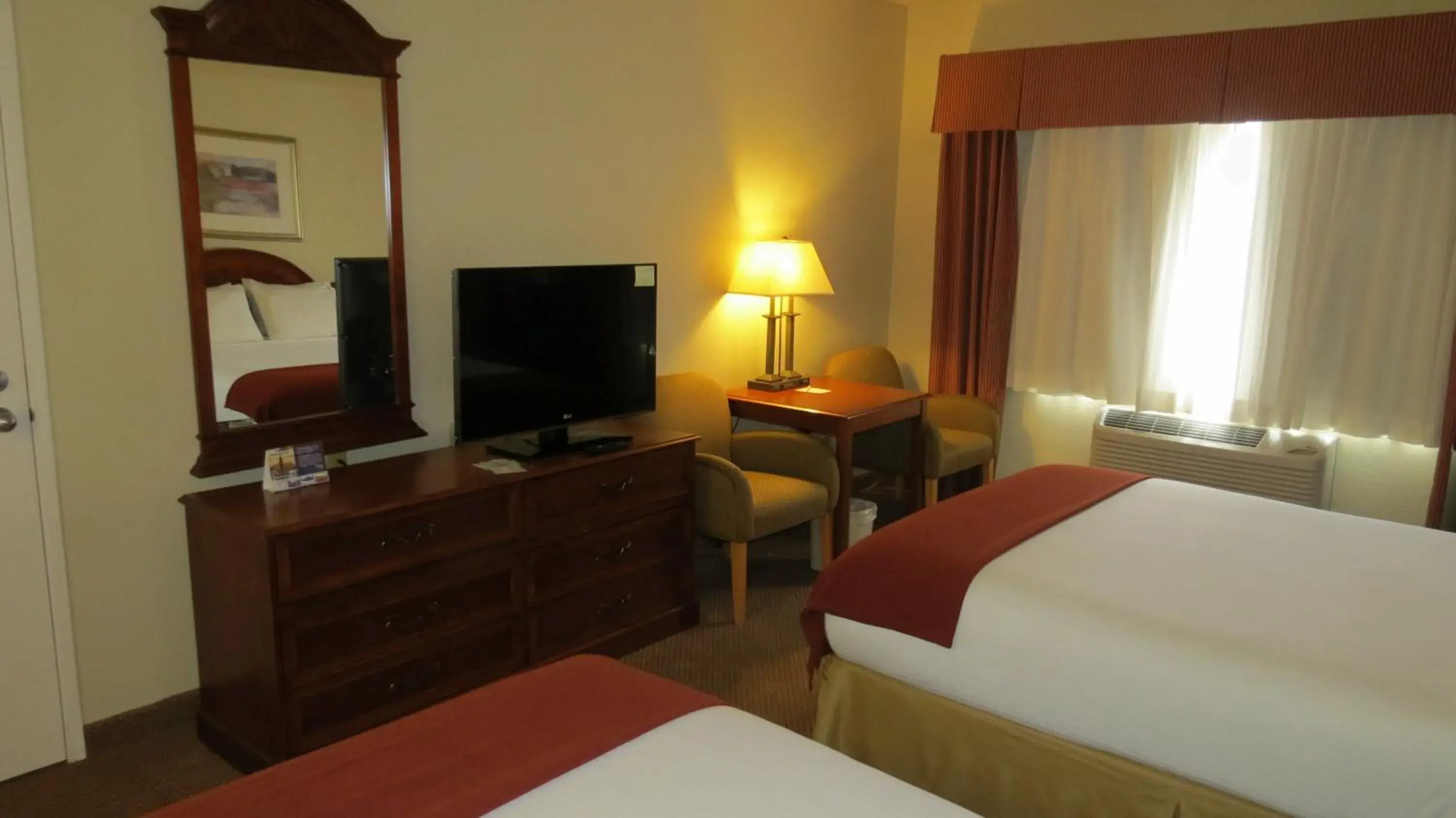 Decorative detail, Bed in Baymont Inn & Suites by Wyndham Holbrook Decorative detail, Bed in Baymont Inn & Suites by Wyndham Holbrook