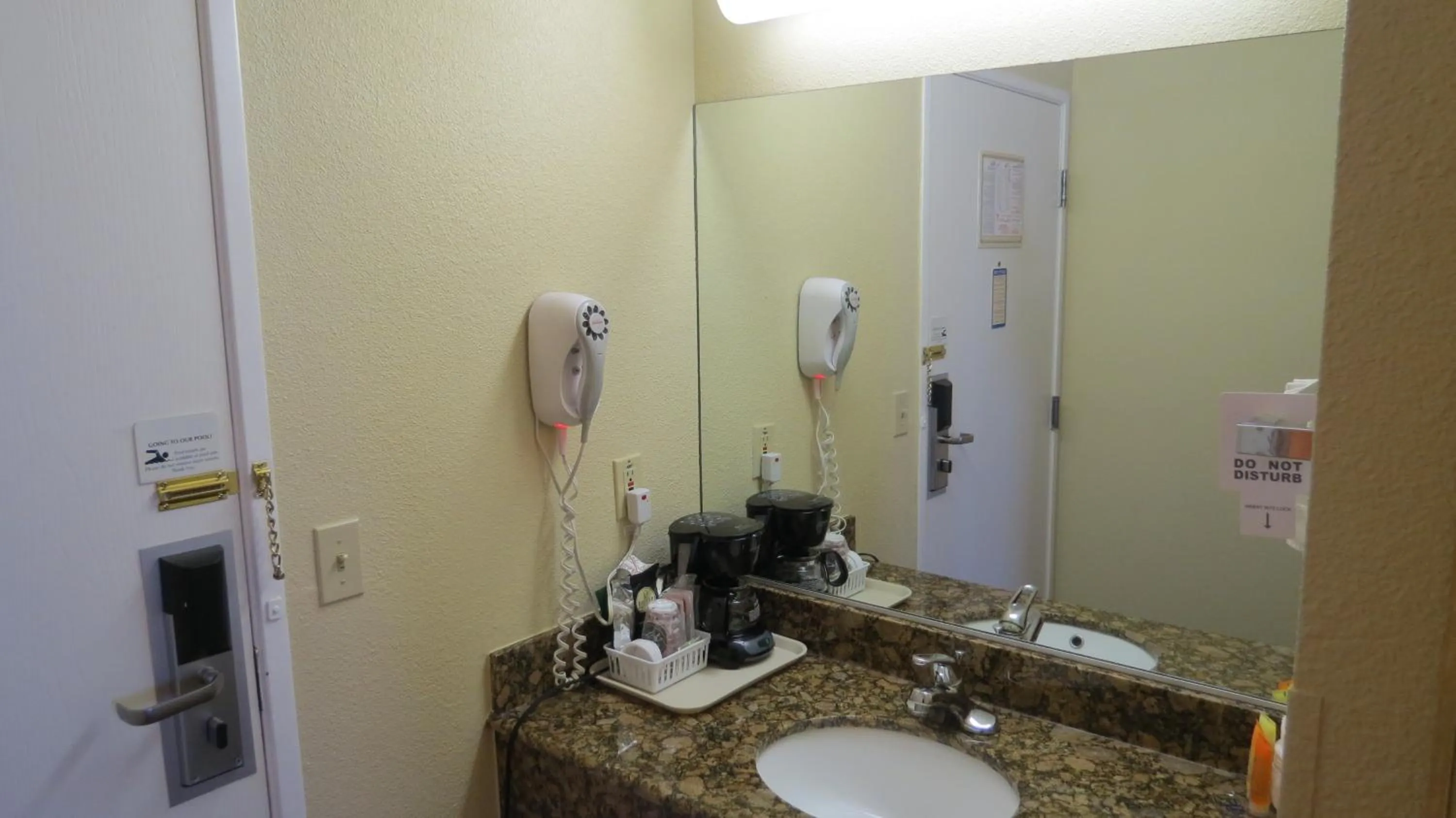 Bathroom in Baymont Inn & Suites by Wyndham Holbrook