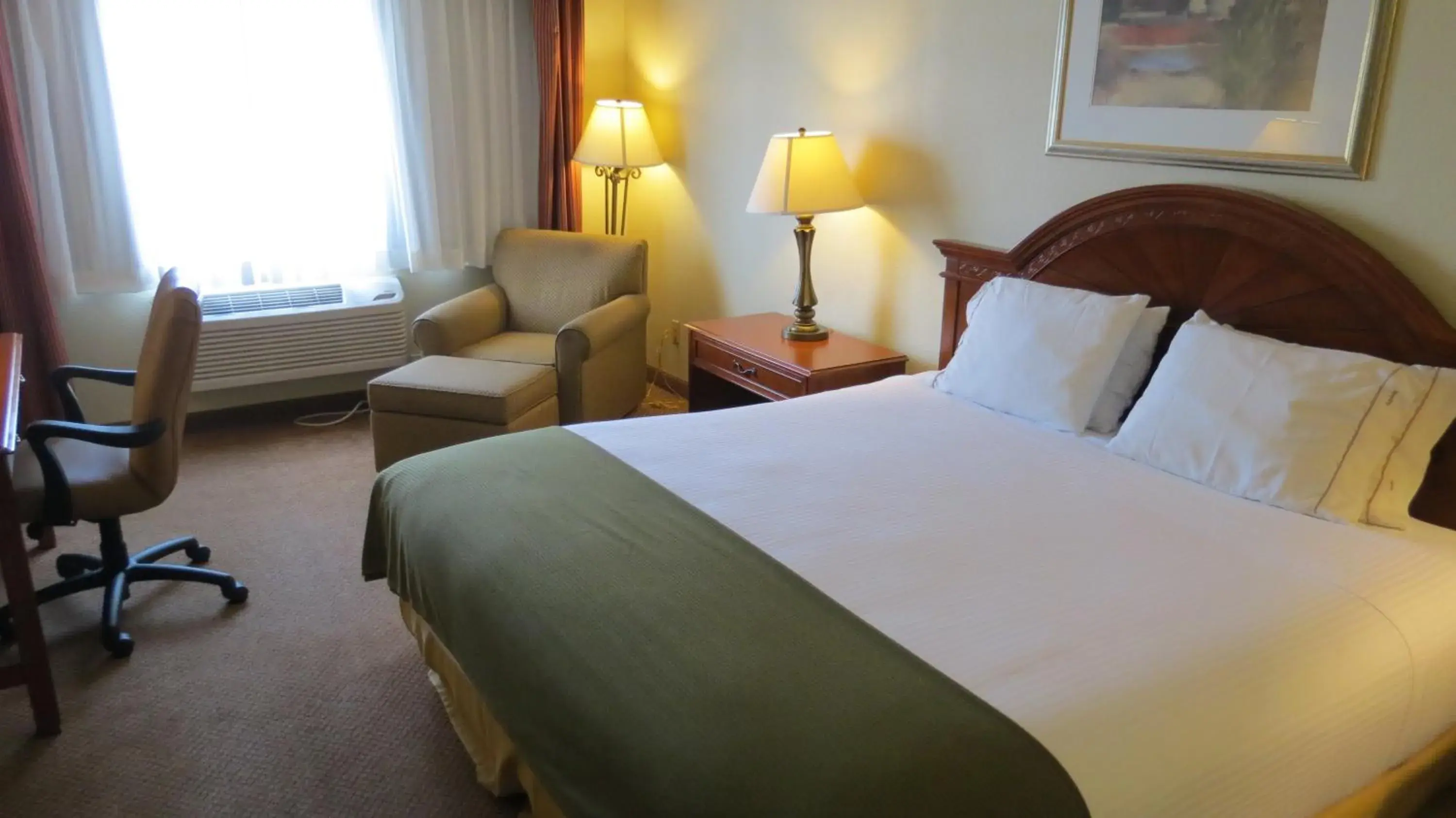 Day, Bed in Baymont Inn & Suites by Wyndham Holbrook Day, Bed in Baymont Inn & Suites by Wyndham Holbrook
