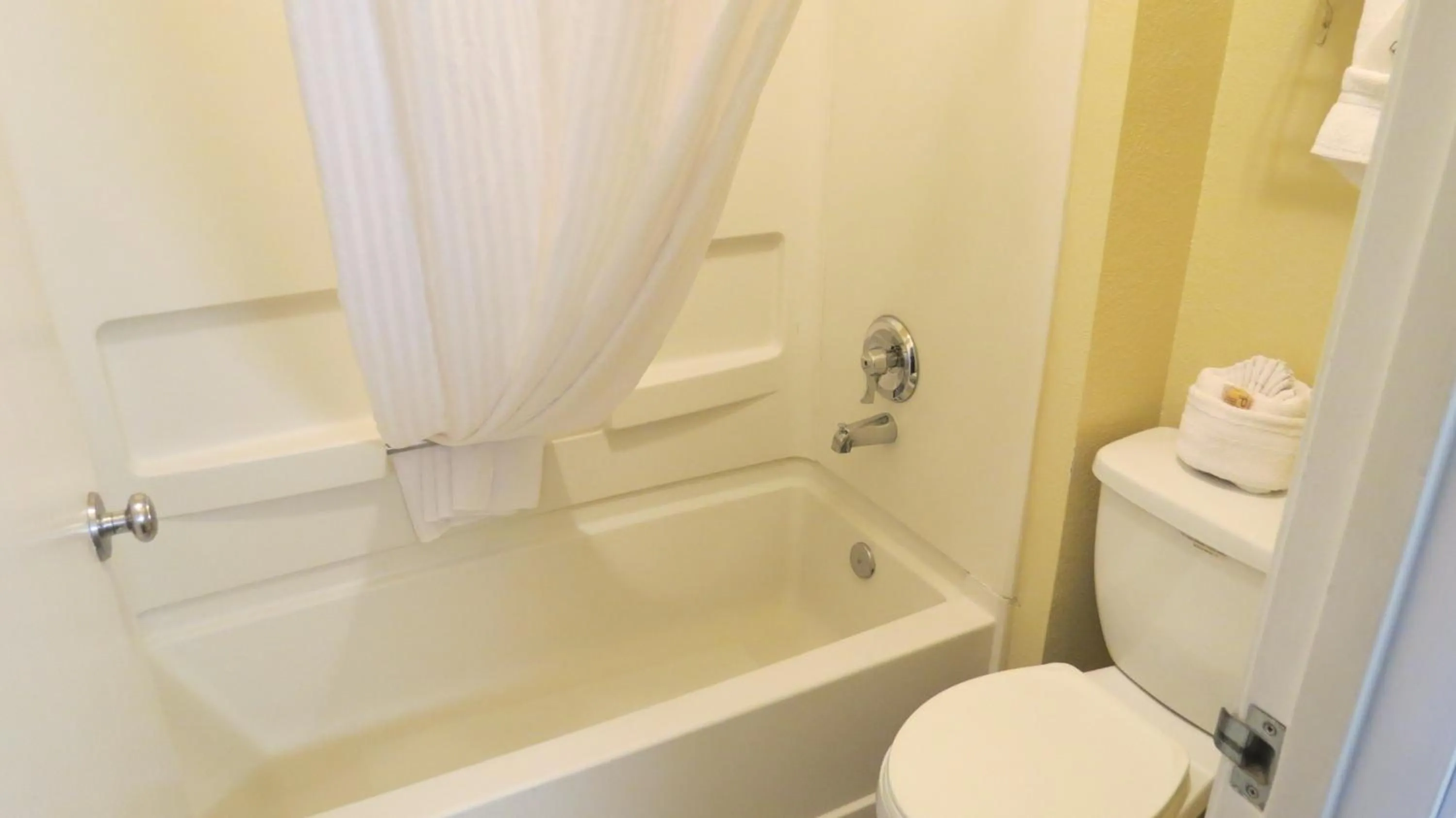 Bathroom in Baymont Inn & Suites by Wyndham Holbrook