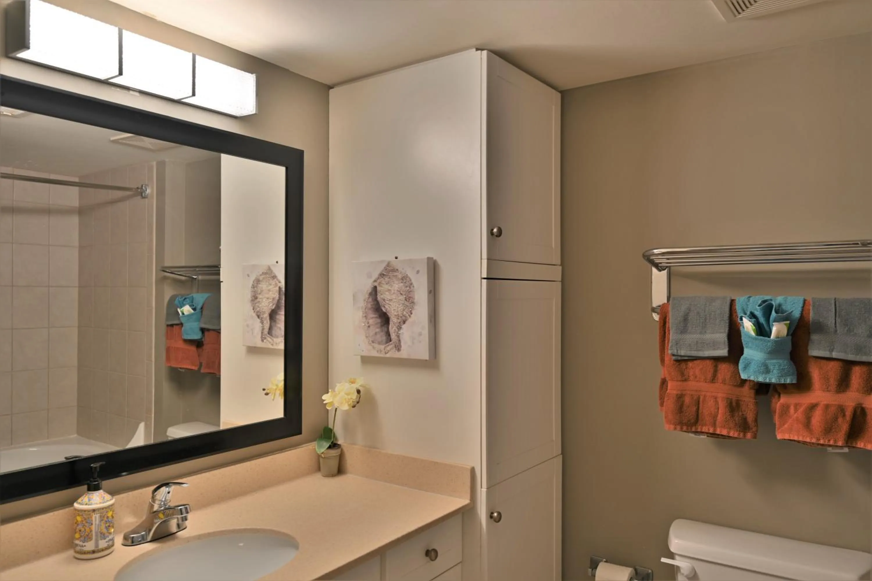 Bathroom in Spectacular Ocean Front Real 1 Bedroom Condo, 2 Ba