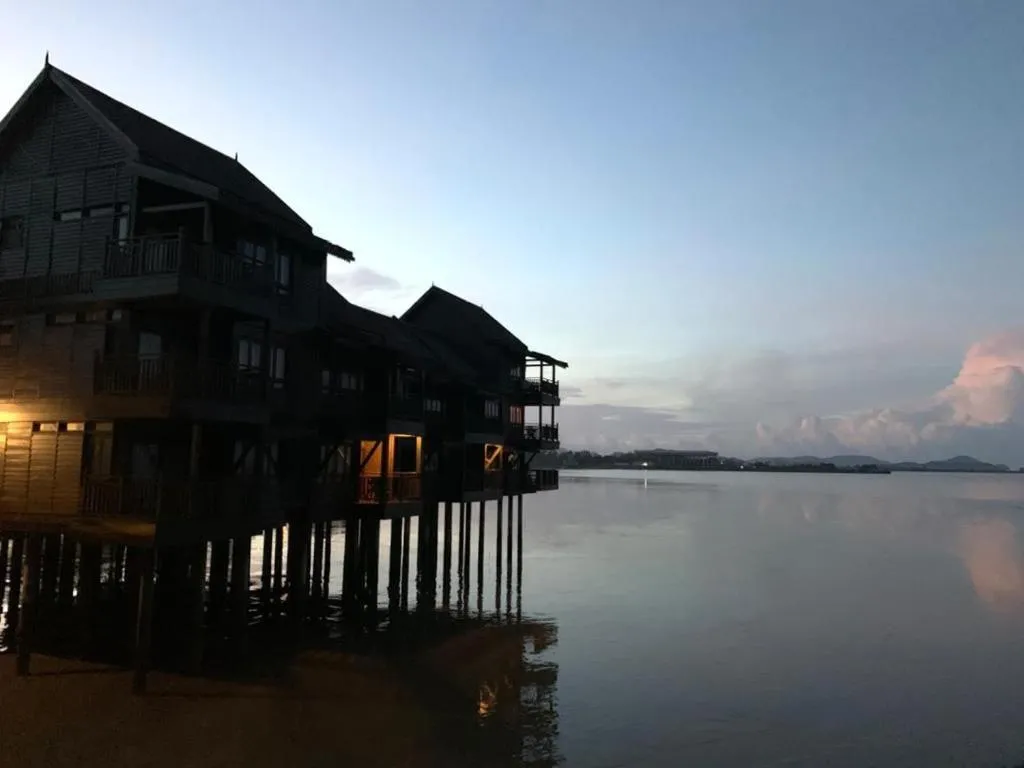 THE LAGOON WATER CHALET