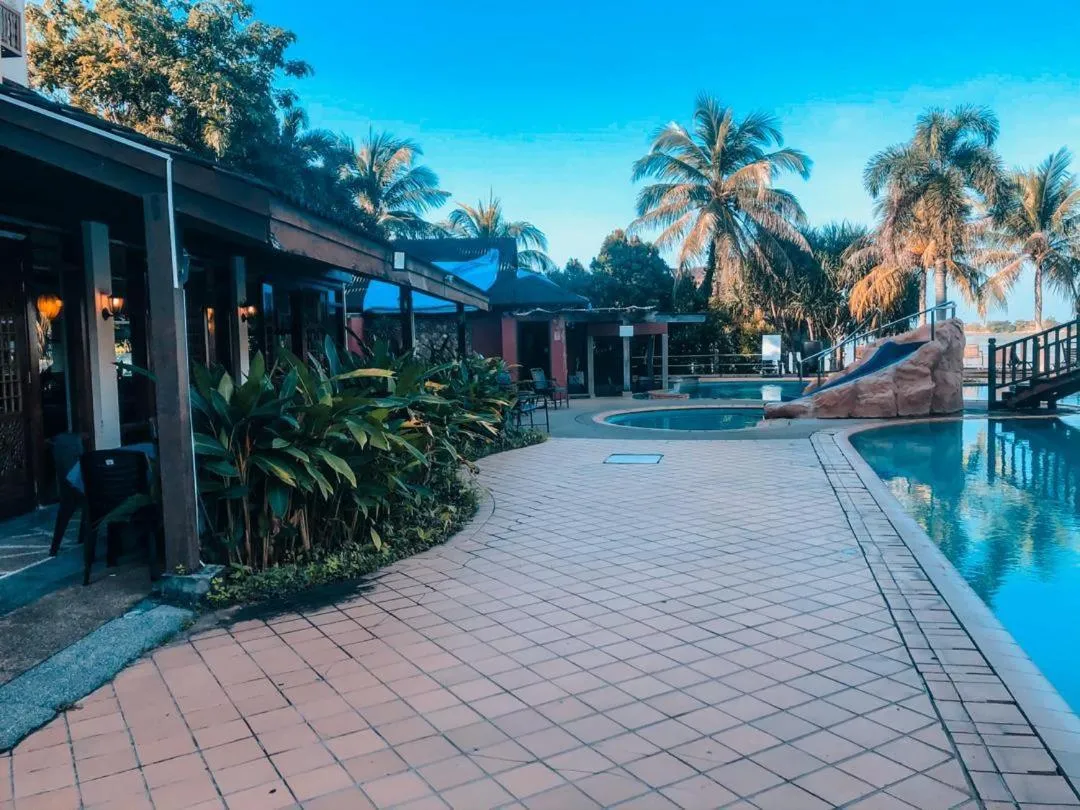 Restaurant/places to eat in THE LAGOON WATER CHALET