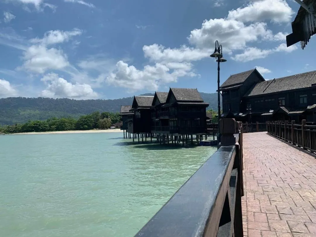 THE LAGOON WATER CHALET