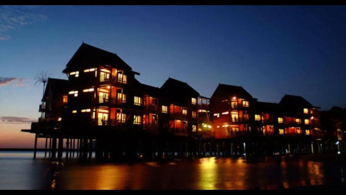 THE LAGOON WATER CHALET