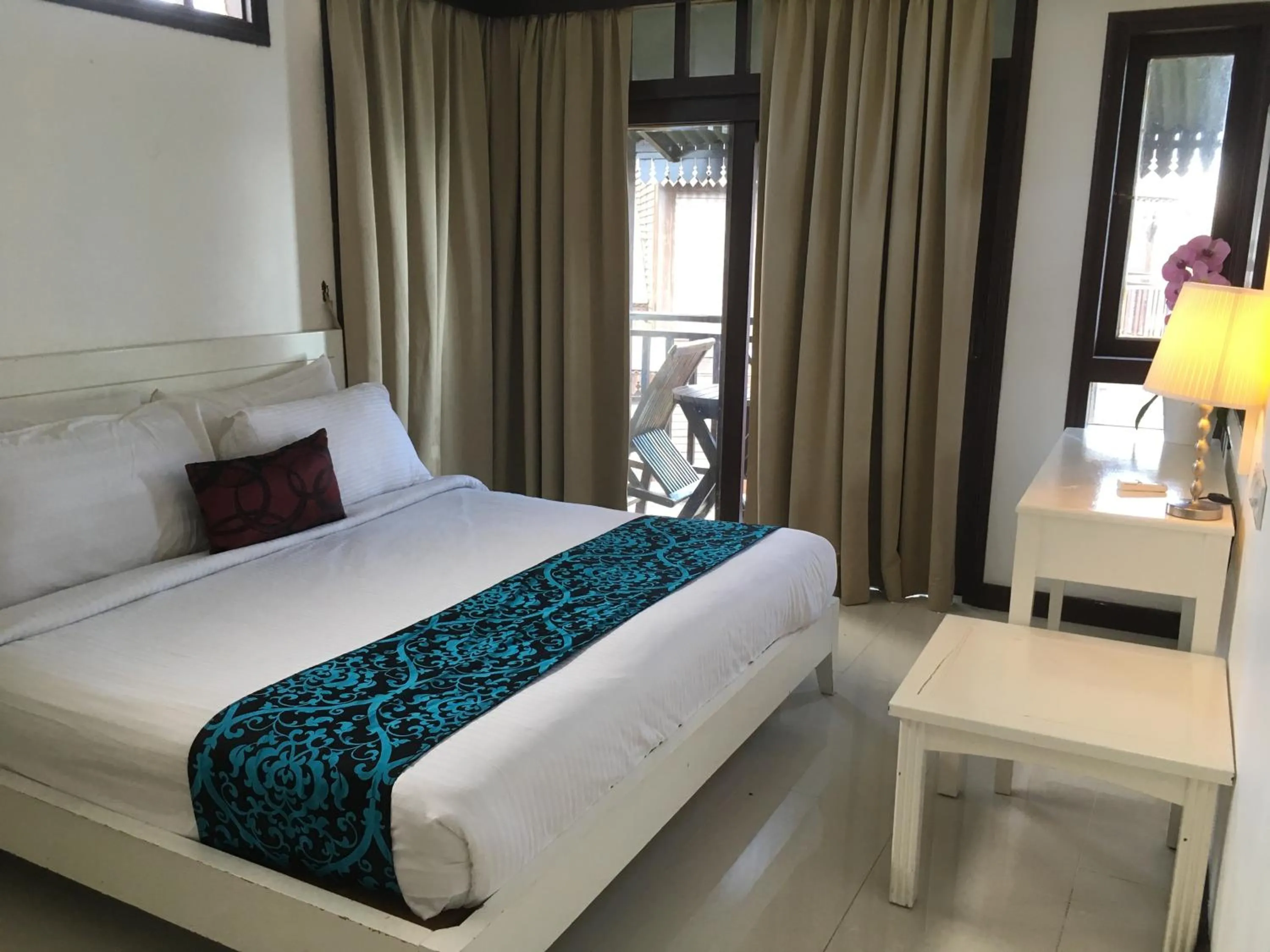 Bed in THE LAGOON WATER CHALET