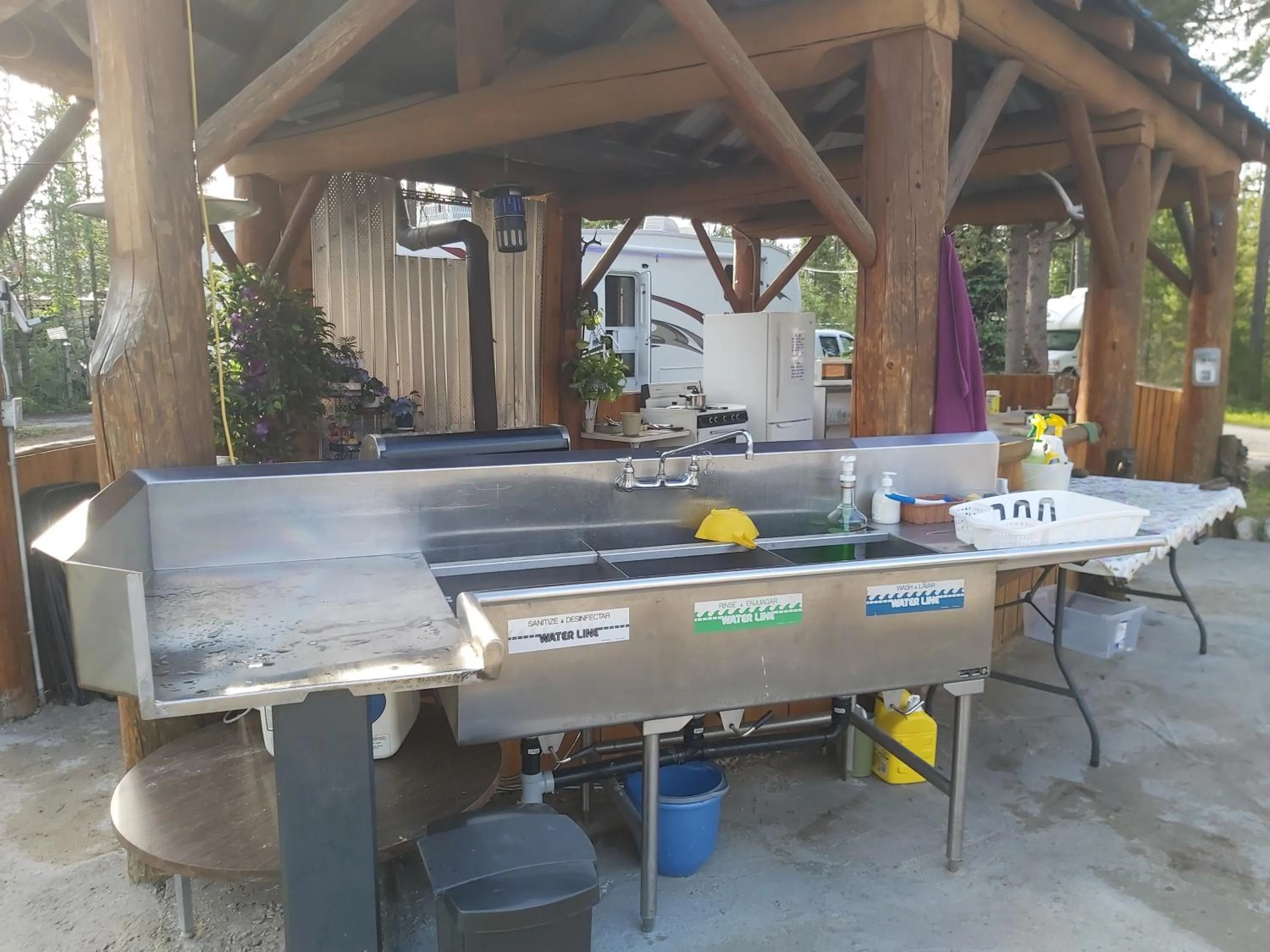 Blue River Campgrounds & Cabin-public washroom