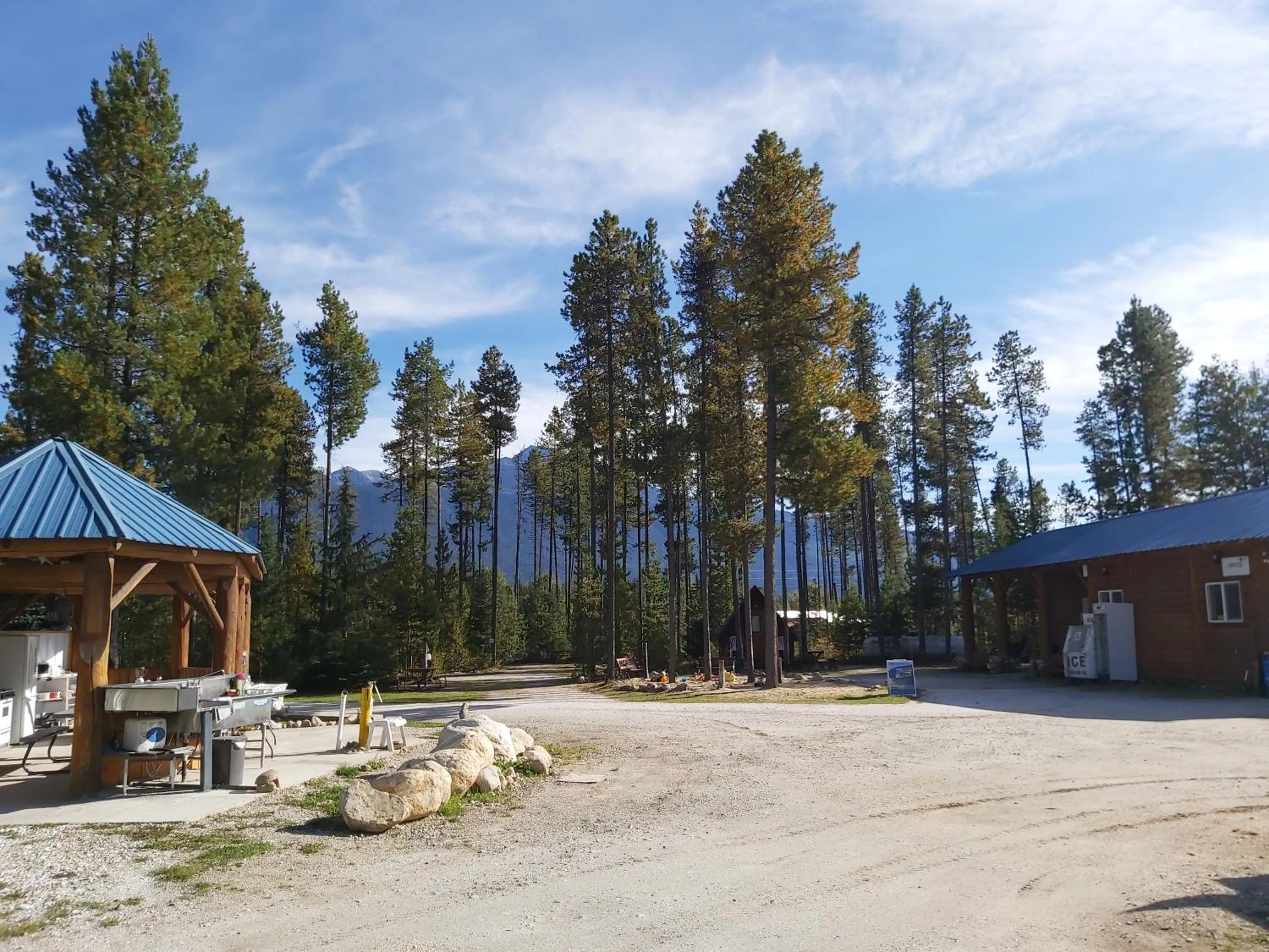 Blue River Campgrounds & Cabin-public washroom