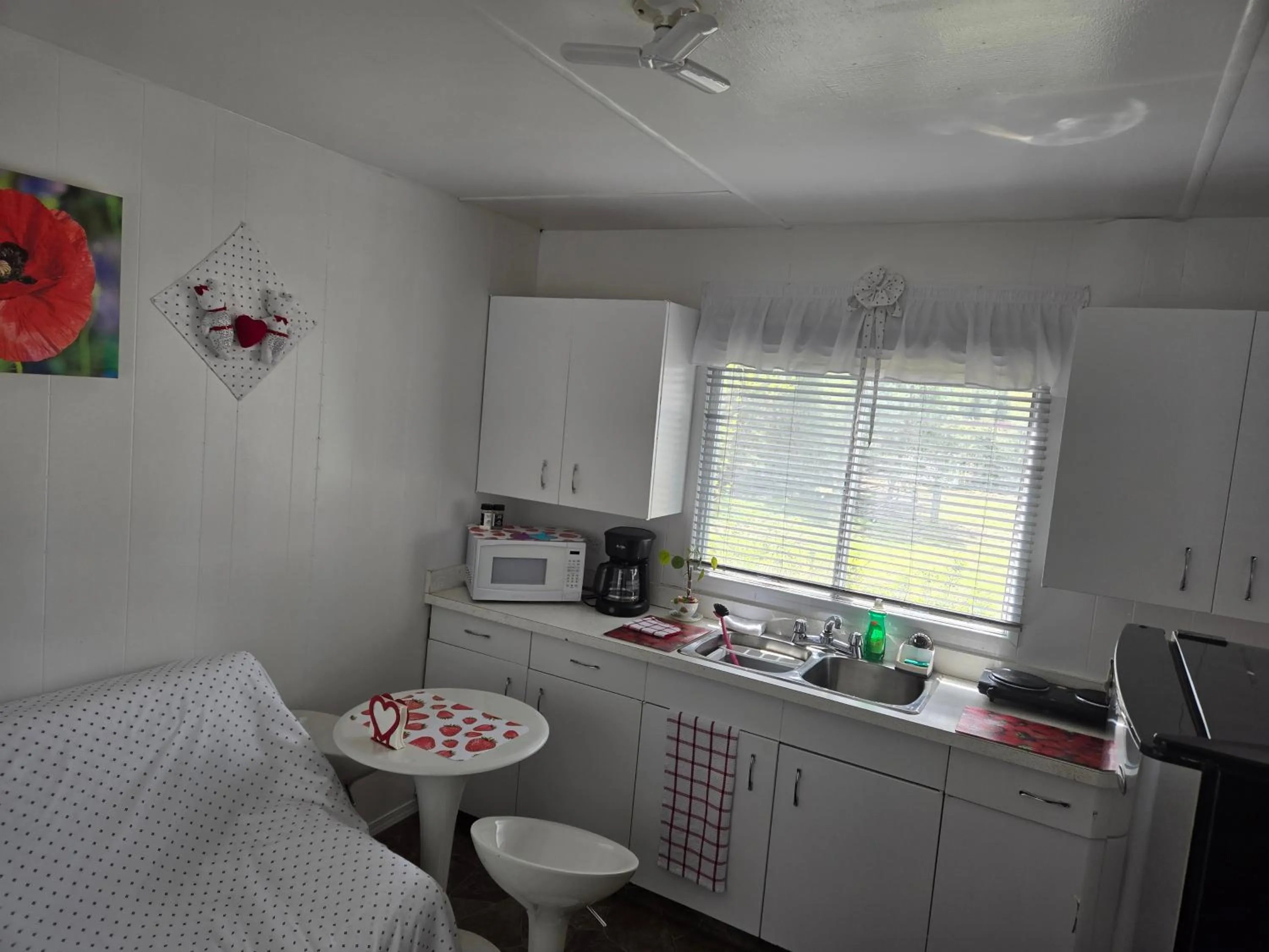 Blue River Campgrounds & Cabin-public washroom