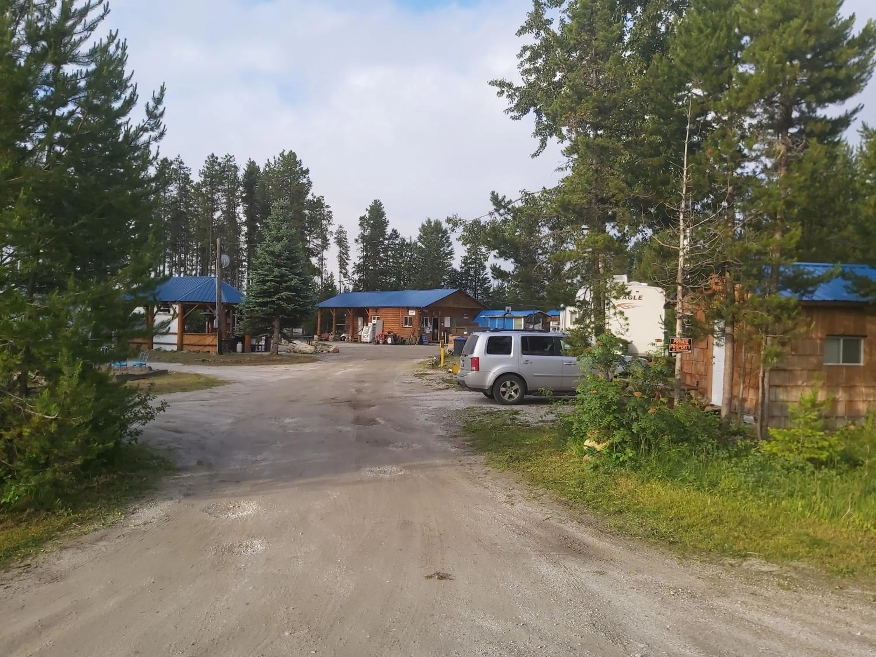 Blue River Campgrounds & Cabin-public washroom
