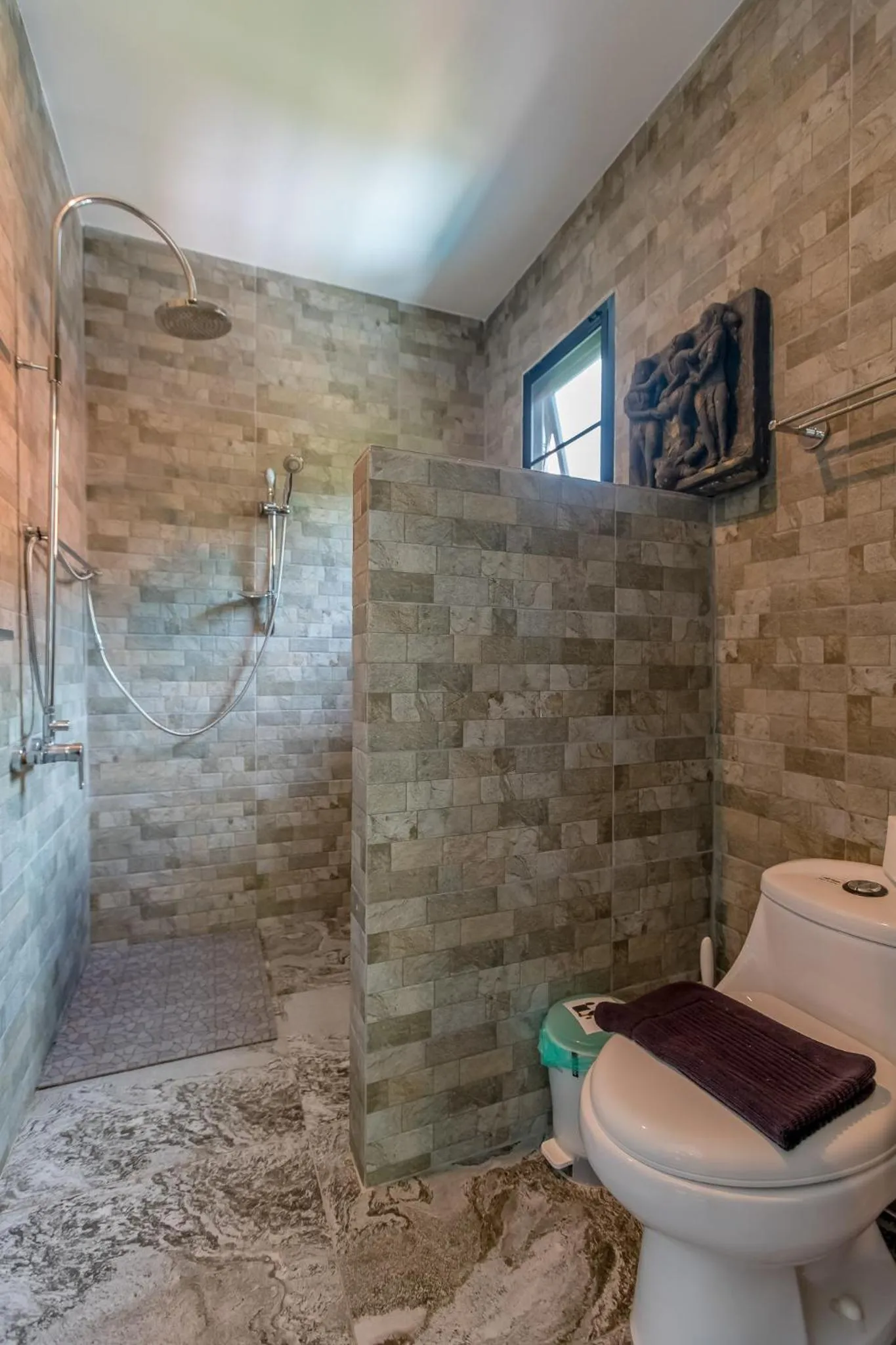 Bathroom in Penthouse Crystal Bay Apartments