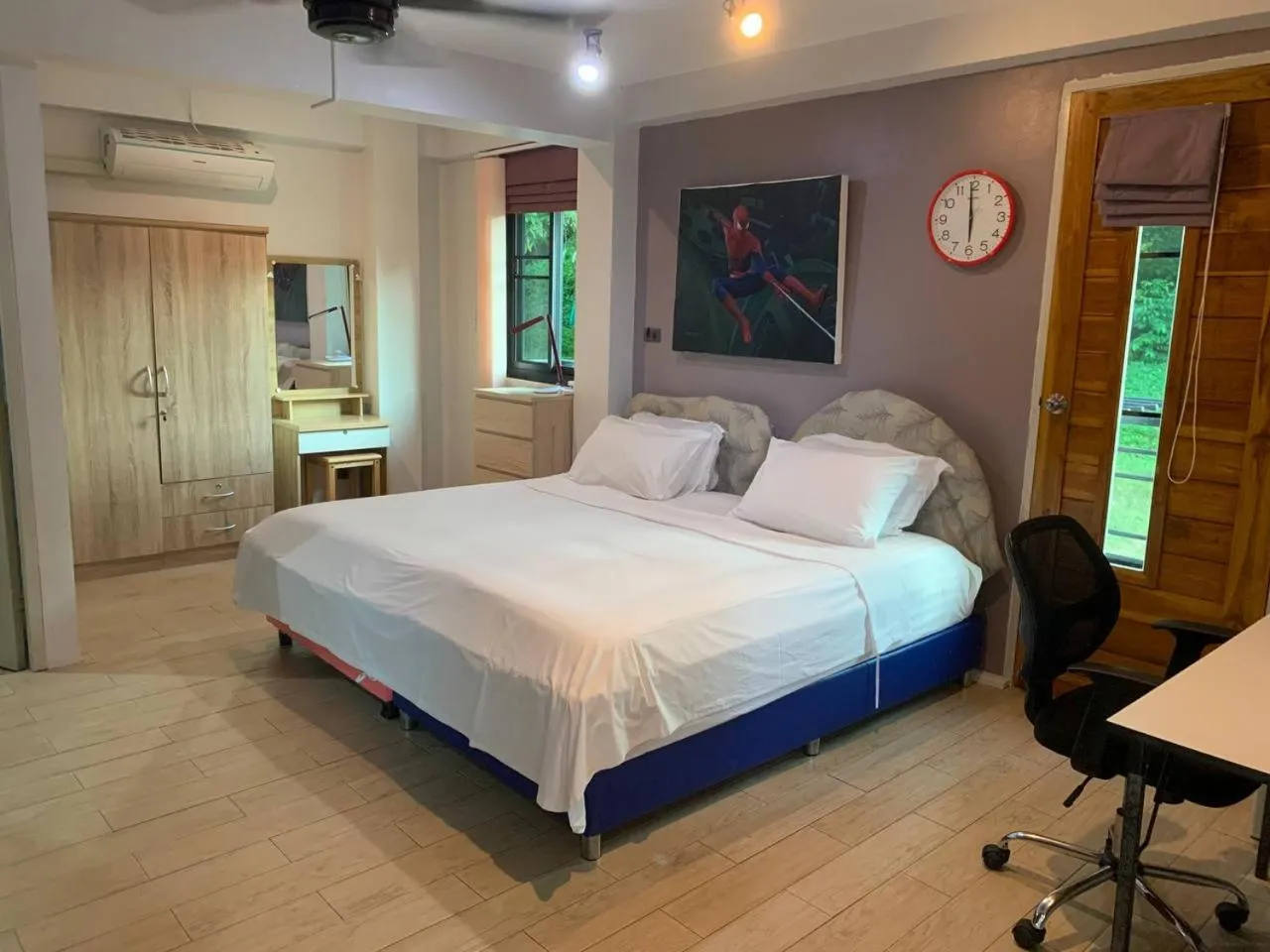 Bedroom, Bed in Penthouse Crystal Bay Apartments