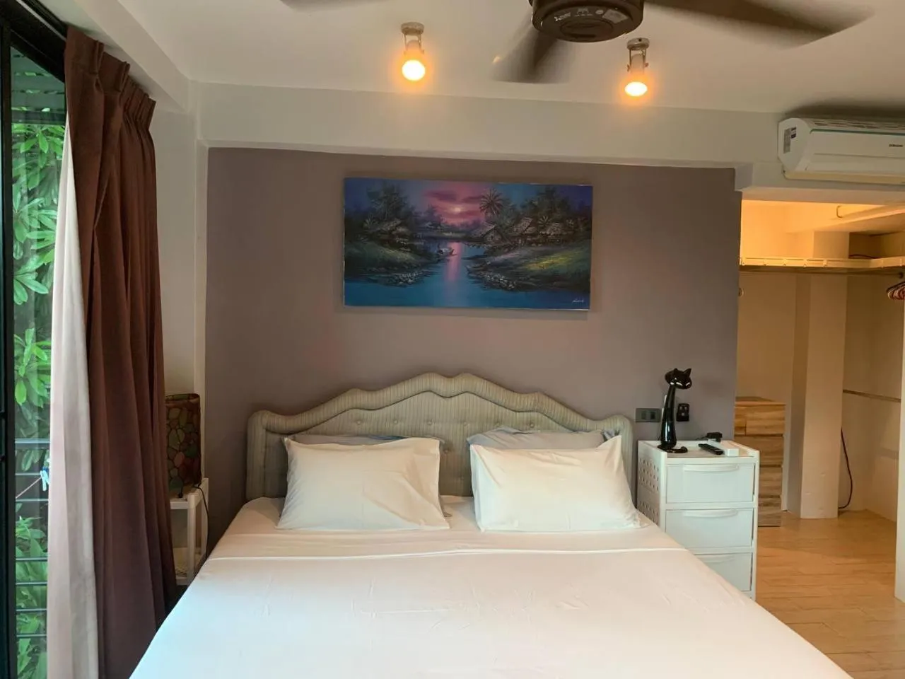 Bedroom, Bed in Penthouse Crystal Bay Apartments