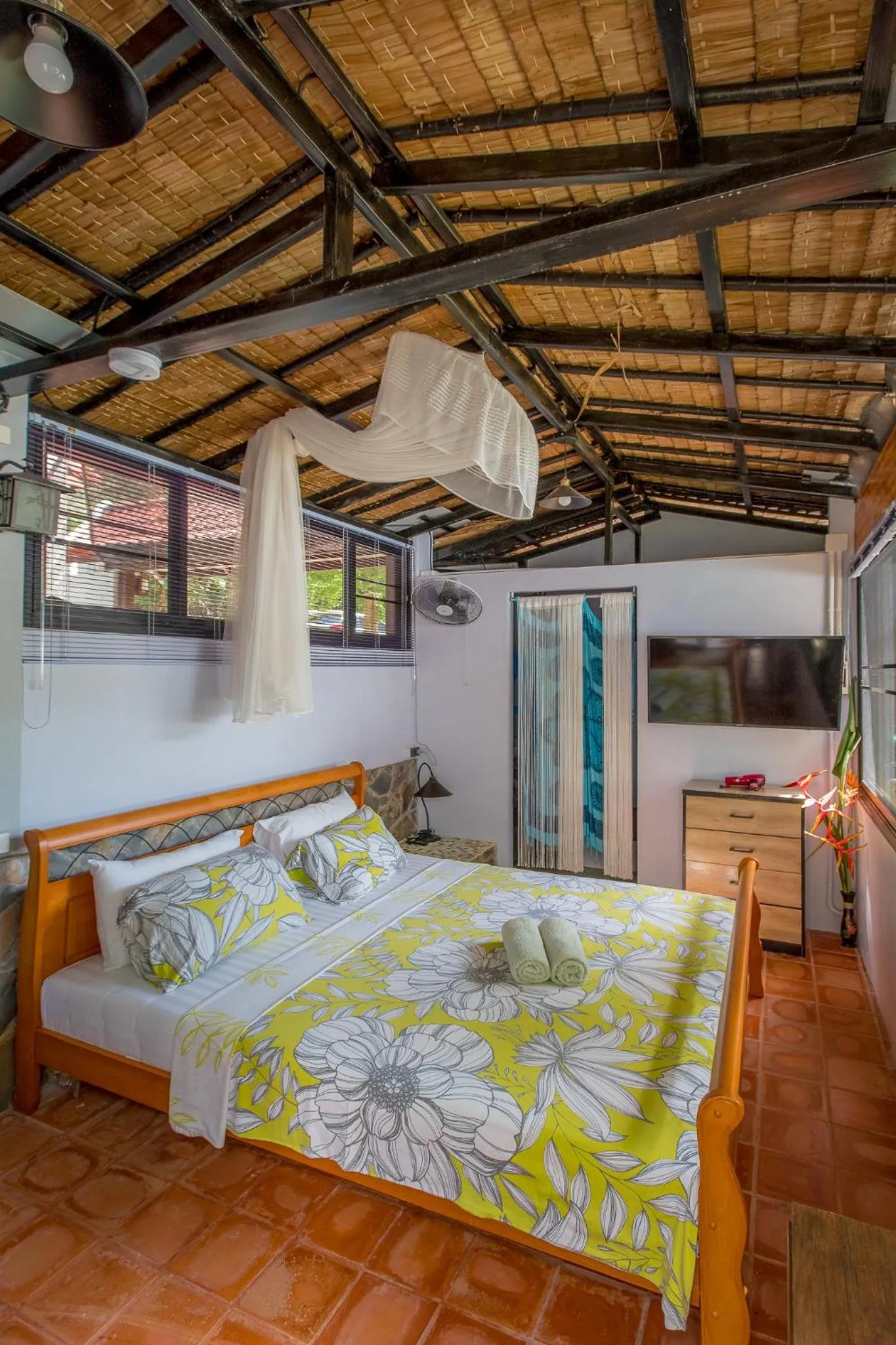 Bedroom, Bed in Penthouse Crystal Bay Apartments