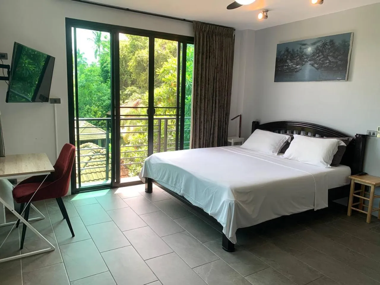 Bedroom, Bed in Penthouse Crystal Bay Apartments