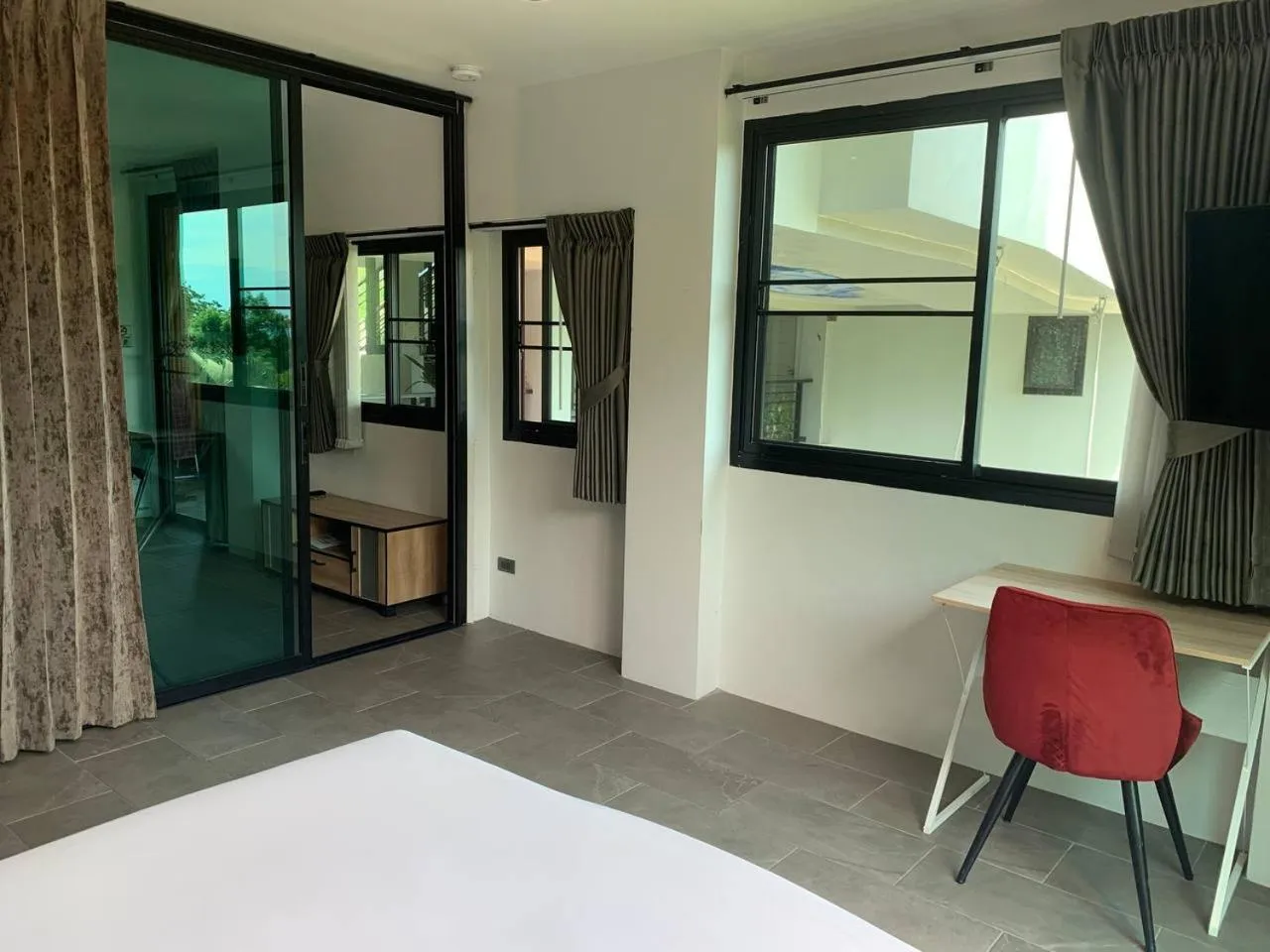 Bedroom, Bed in Penthouse Crystal Bay Apartments