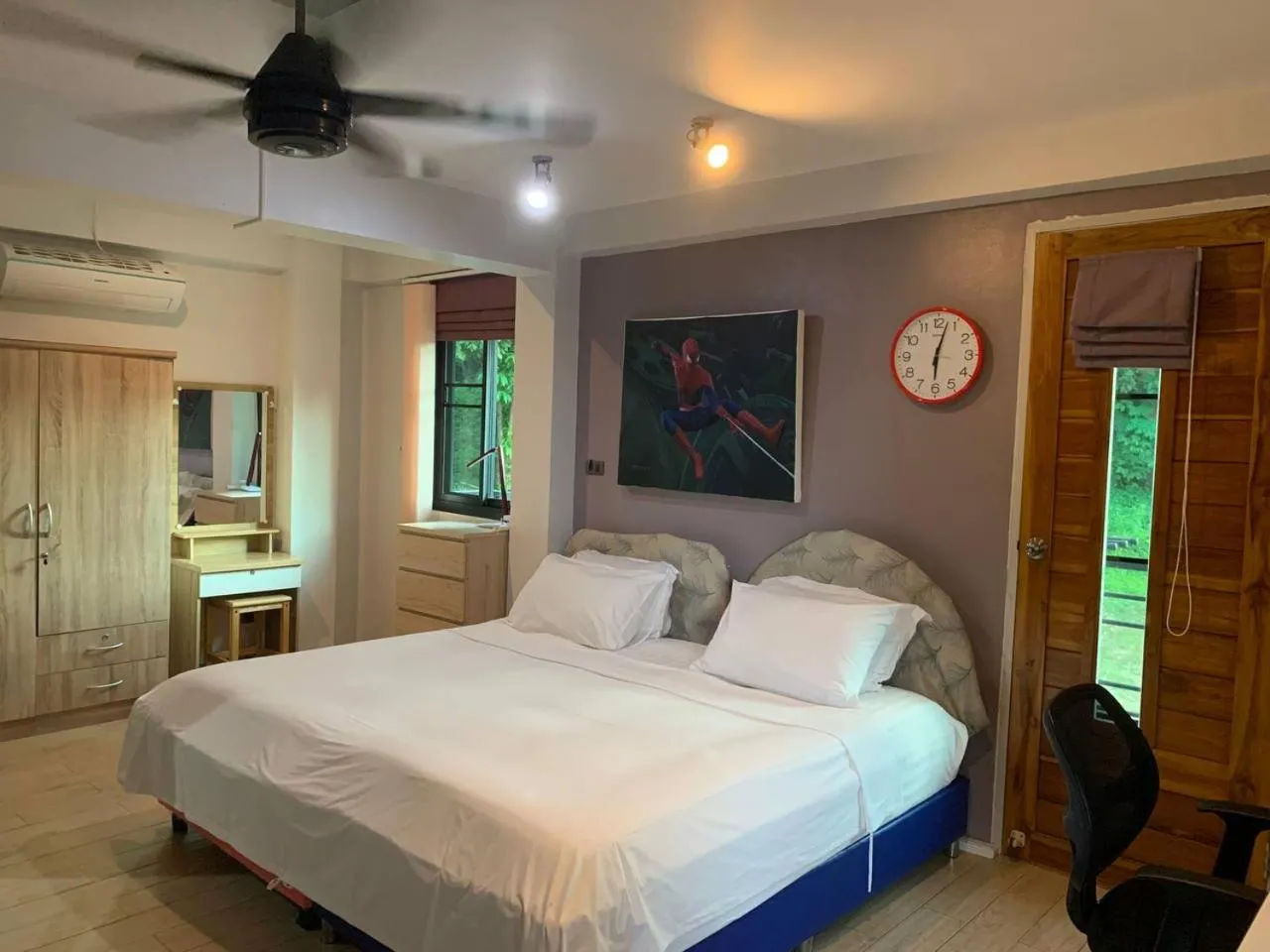 Bedroom, Bed in Penthouse Crystal Bay Apartments