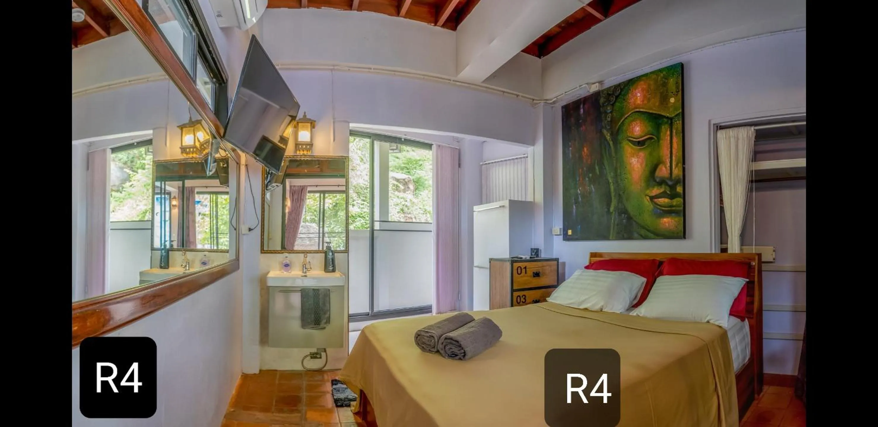 Bedroom, Bed in Penthouse Crystal Bay Apartments