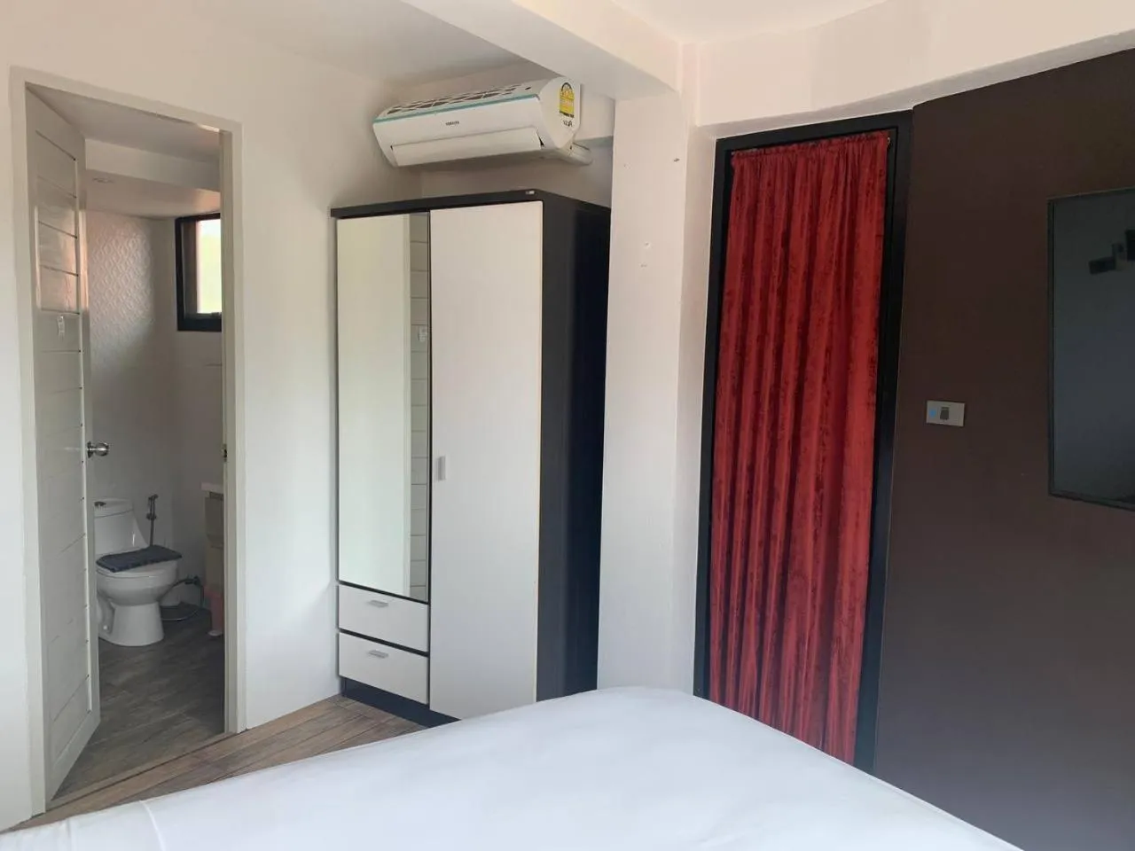 Bedroom, Bed in Penthouse Crystal Bay Apartments