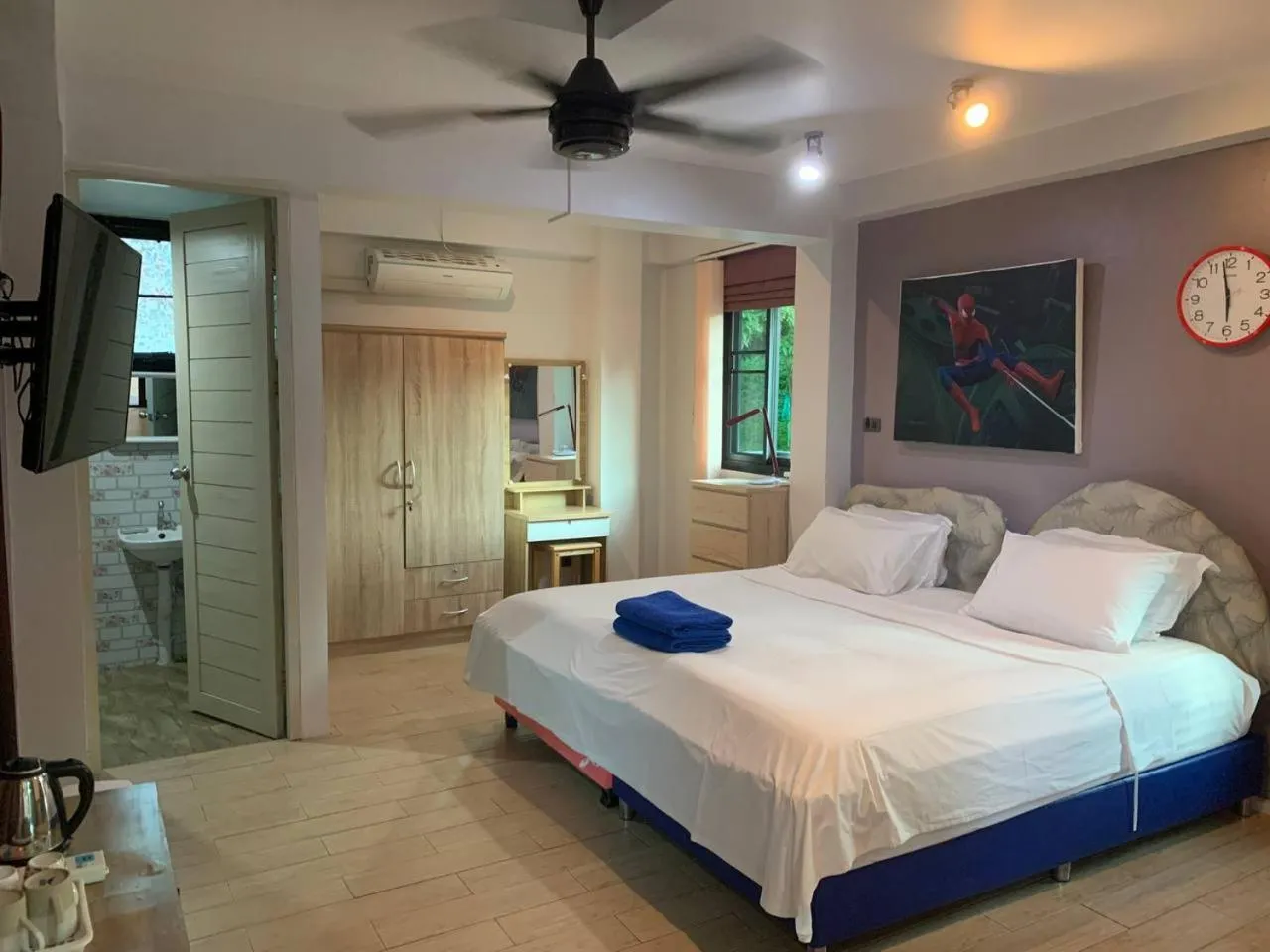 Bedroom, Bed in Penthouse Crystal Bay Apartments