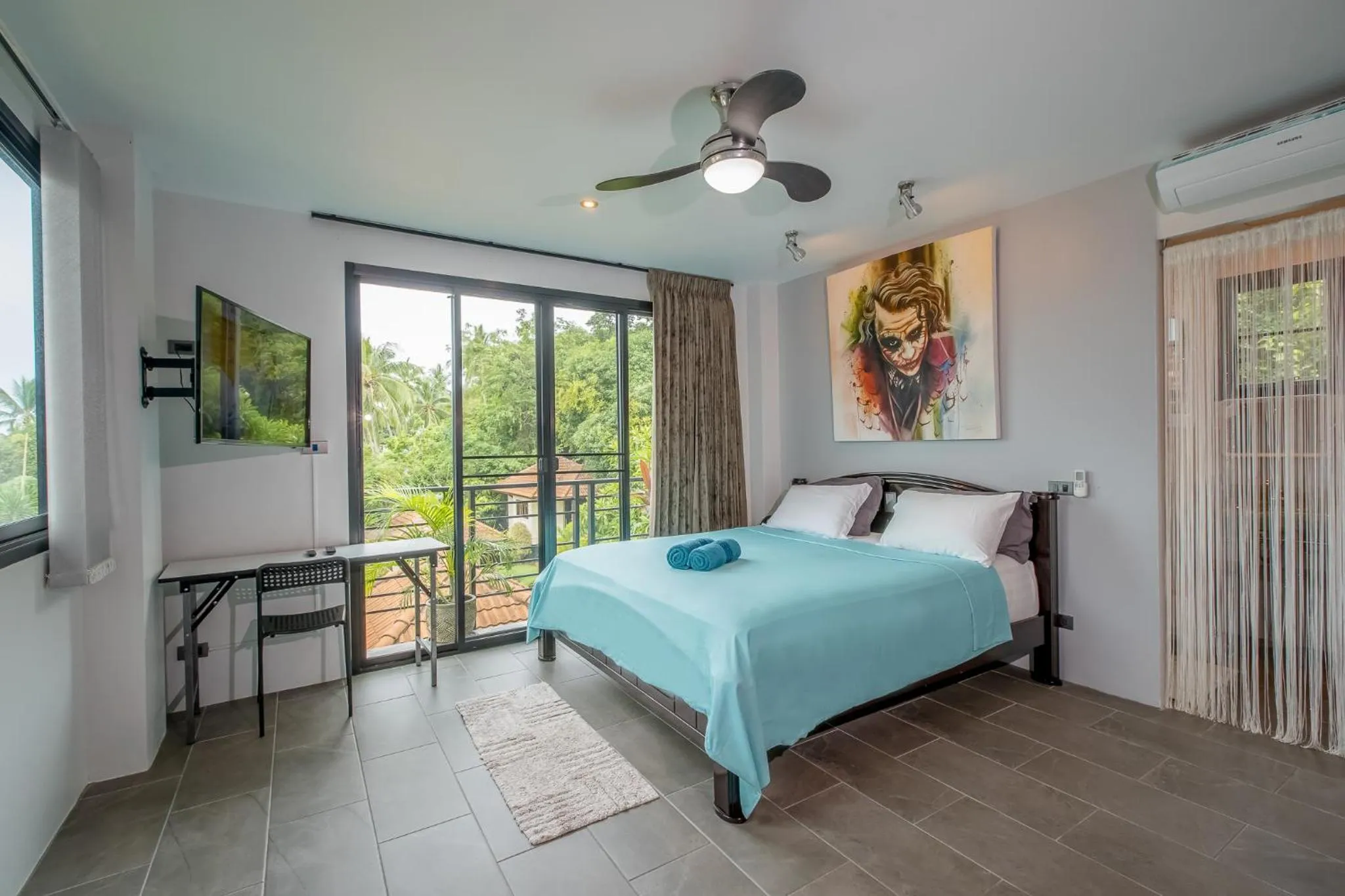 Bedroom, Bed in Penthouse Crystal Bay Apartments