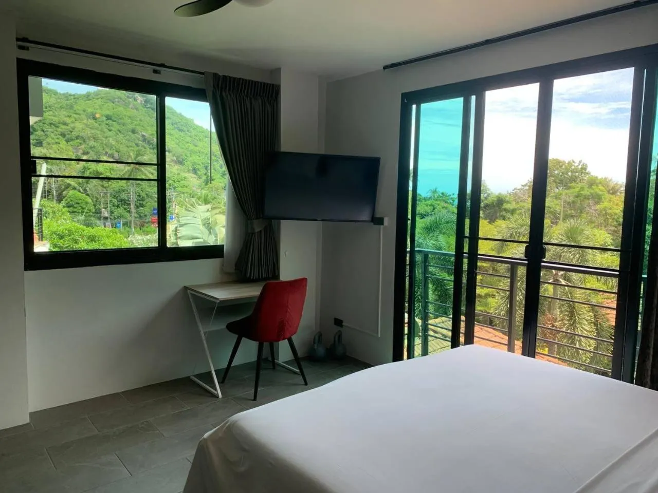 View (from property/room), Bed in Penthouse Crystal Bay Apartments