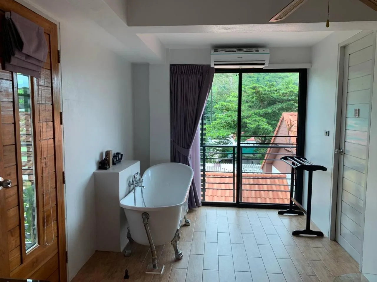 Bath in Penthouse Crystal Bay Apartments