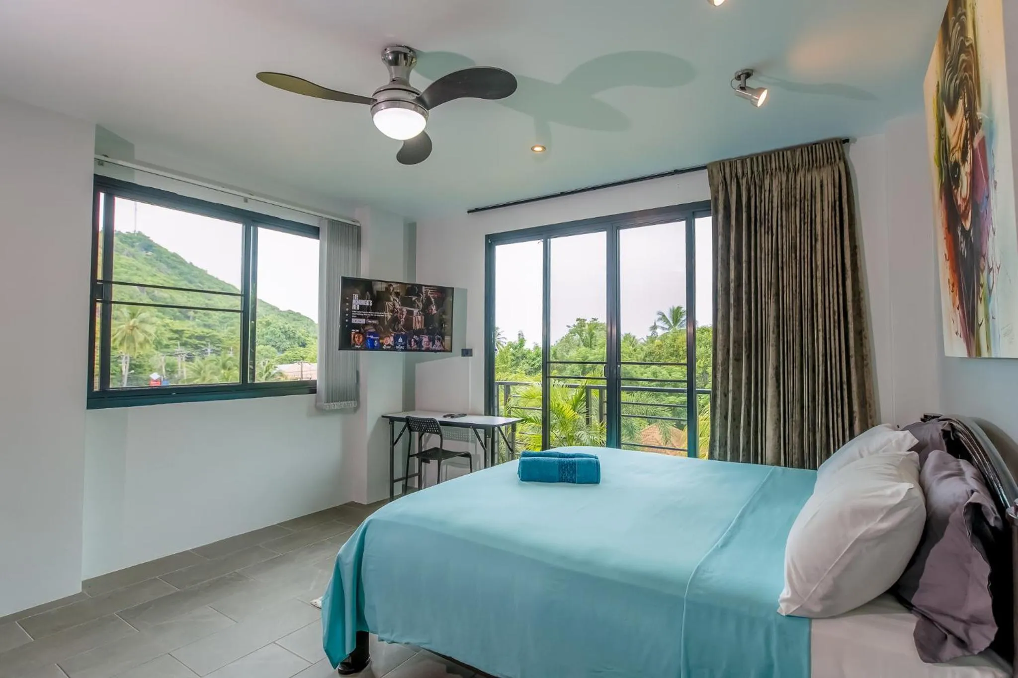 Bedroom, Bed in Penthouse Crystal Bay Apartments