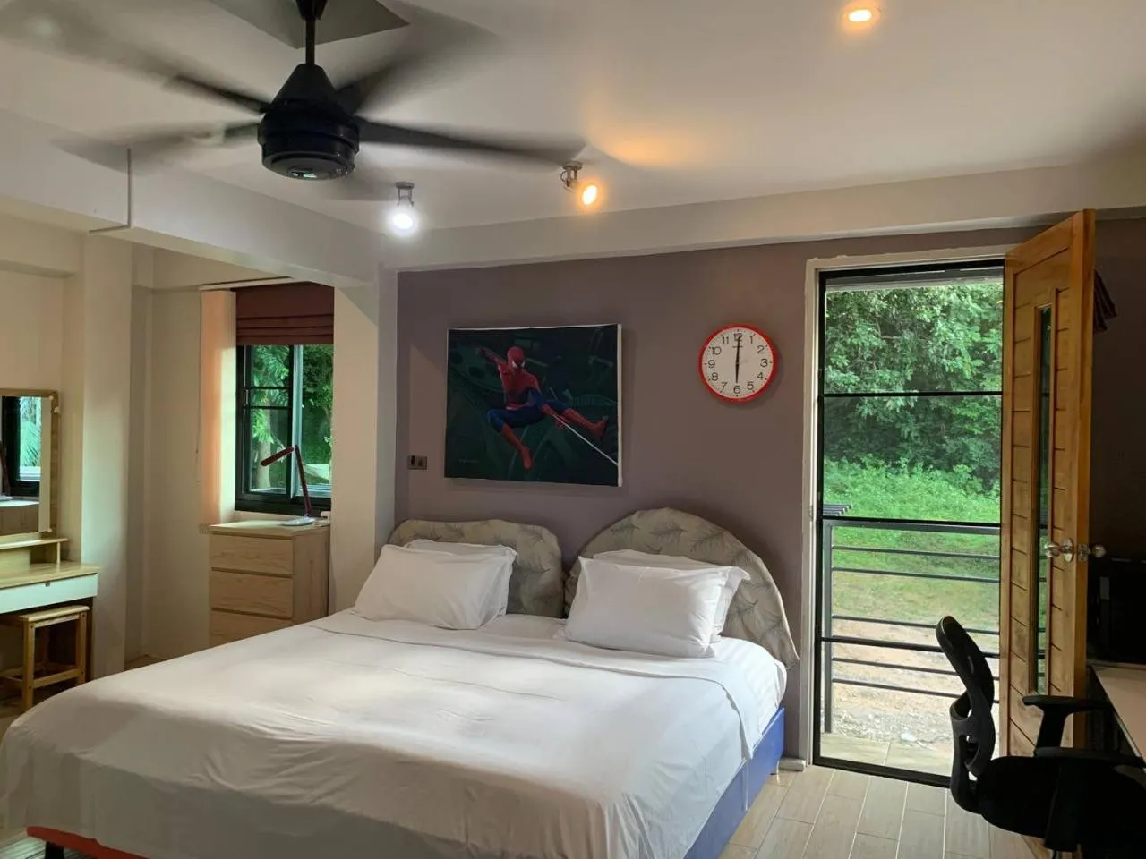 Bedroom, Bed in Penthouse Crystal Bay Apartments