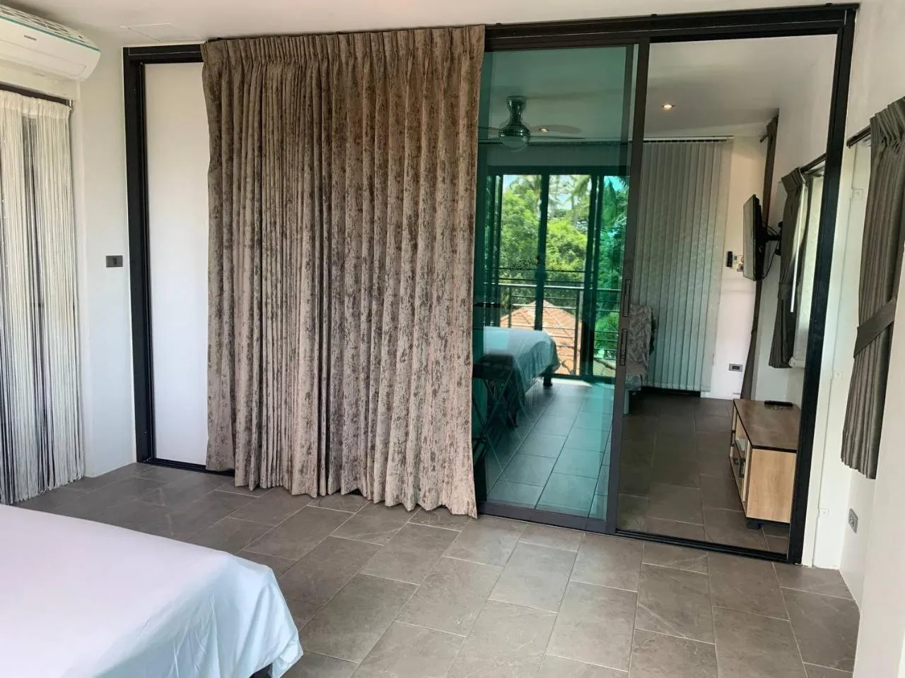 Bedroom, Bed in Penthouse Crystal Bay Apartments