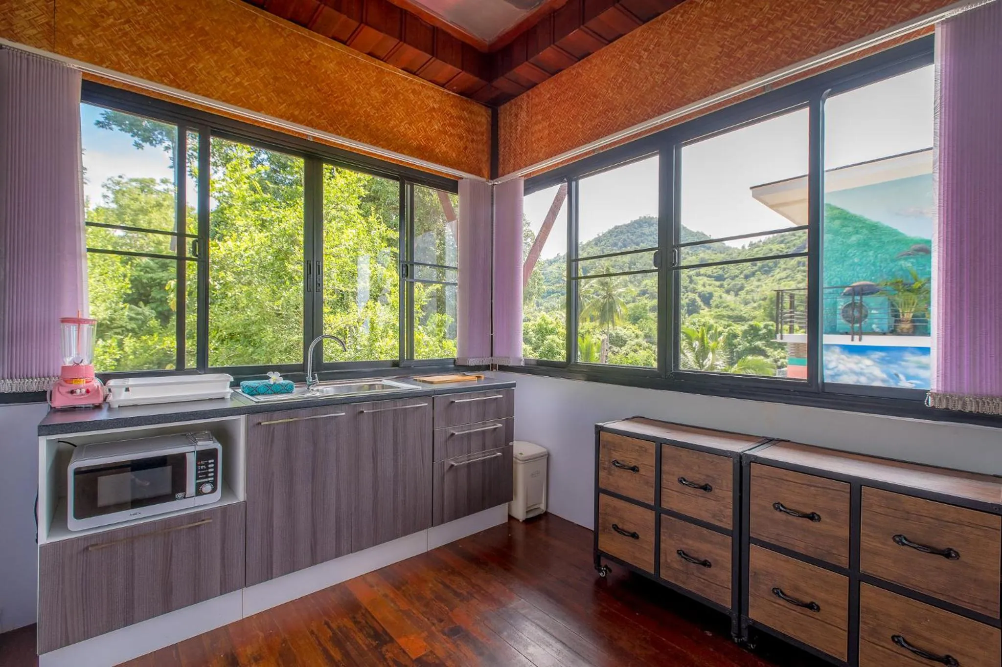 Kitchen or kitchenette in Penthouse Crystal Bay Apartments