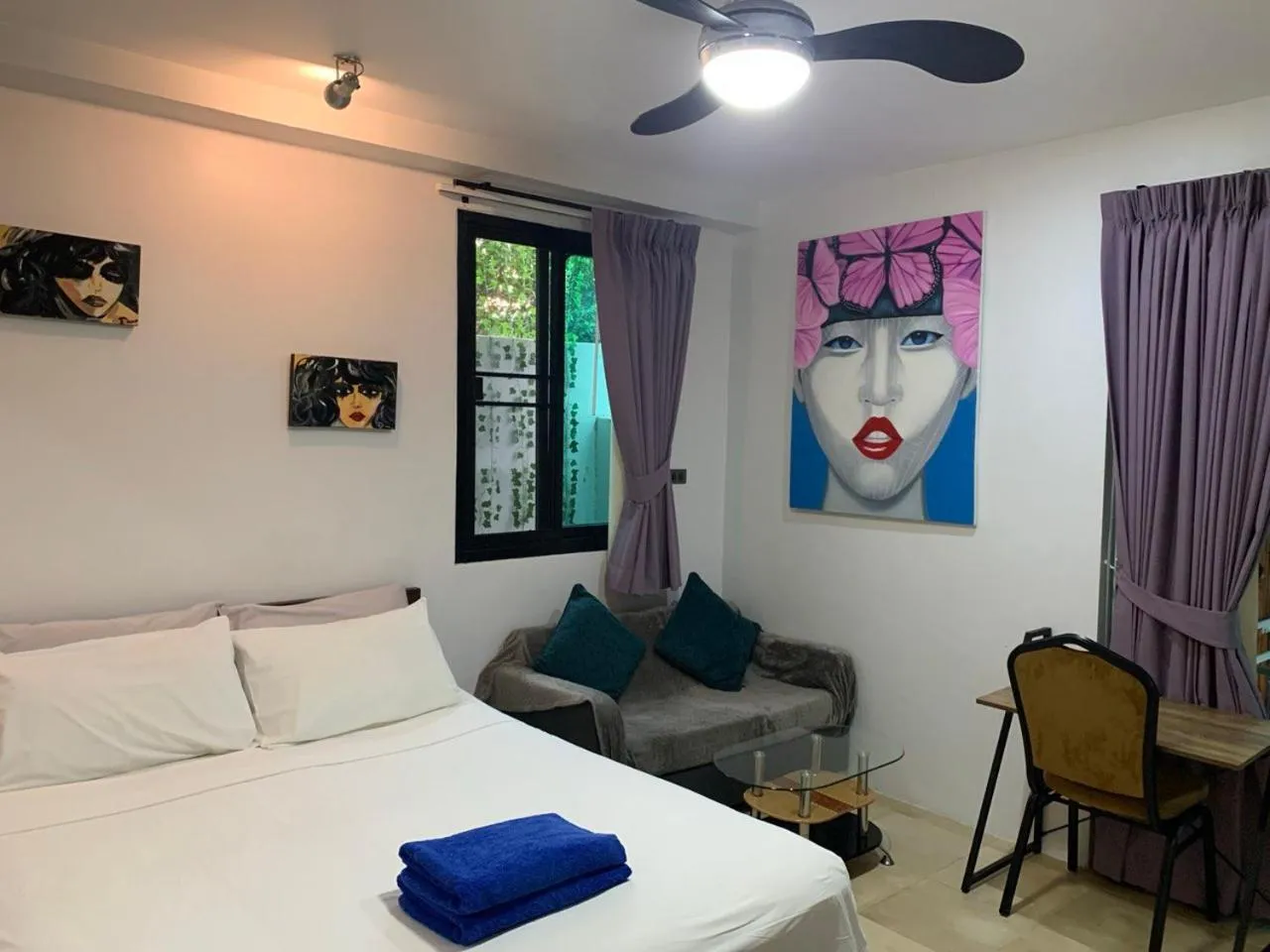 Bedroom, Bed in Penthouse Crystal Bay Apartments