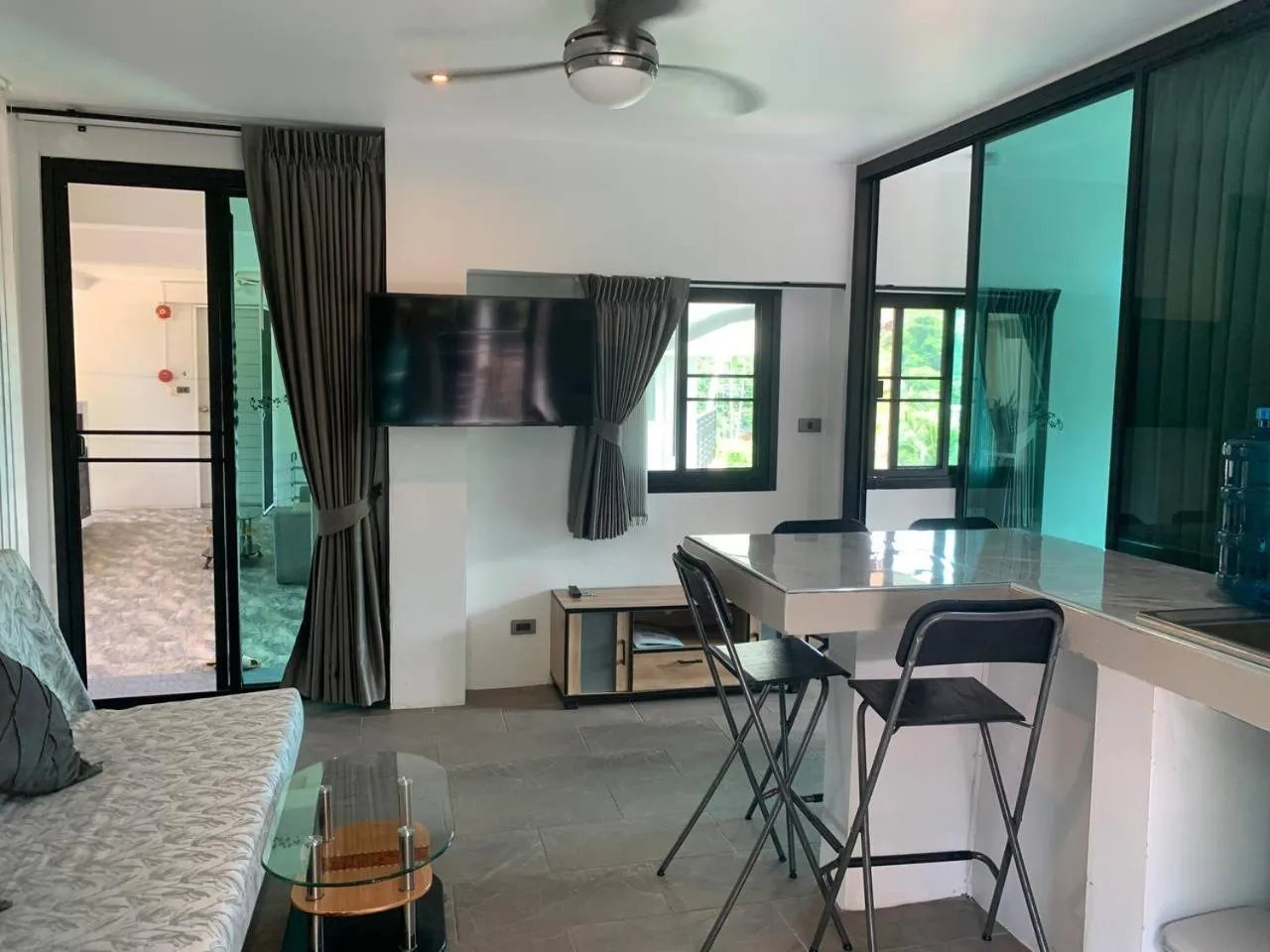 Dining area in Penthouse Crystal Bay Apartments