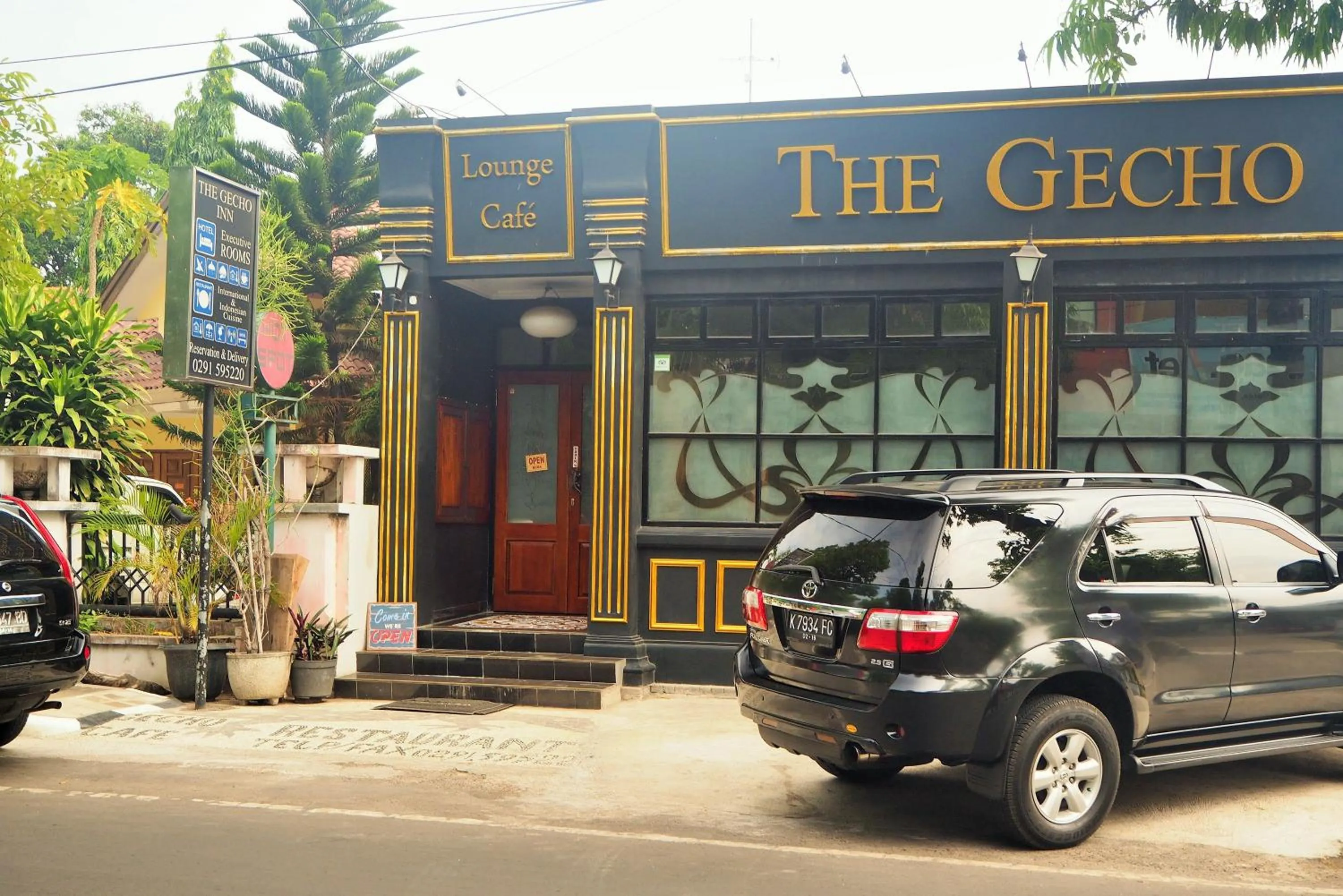 Facade/entrance in The Gecho Inn Town