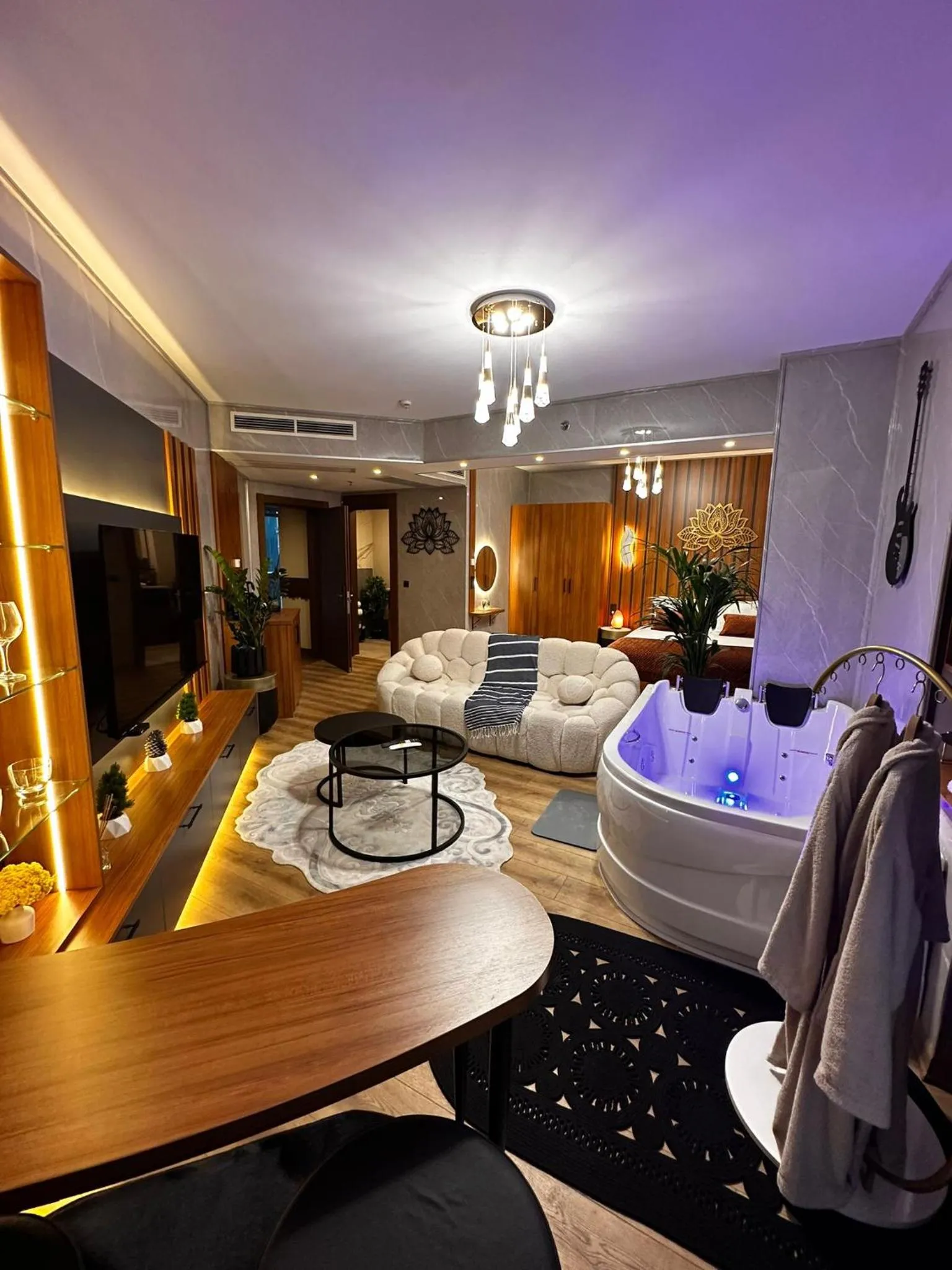 Hot Tub in SABİHA GOKCEN İSTANBUL HOUSES Airport