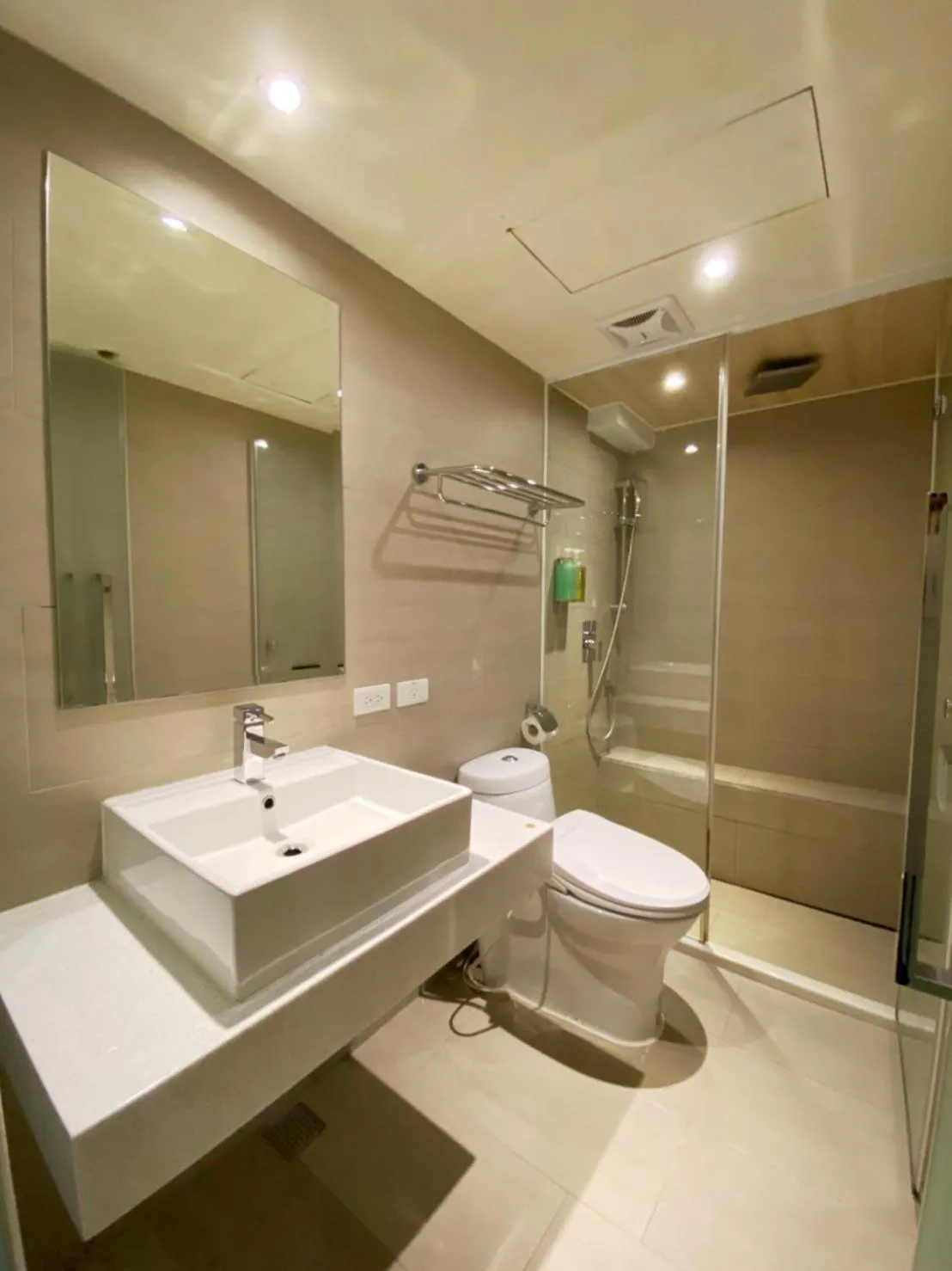 Bathroom in Via Loft Hotel